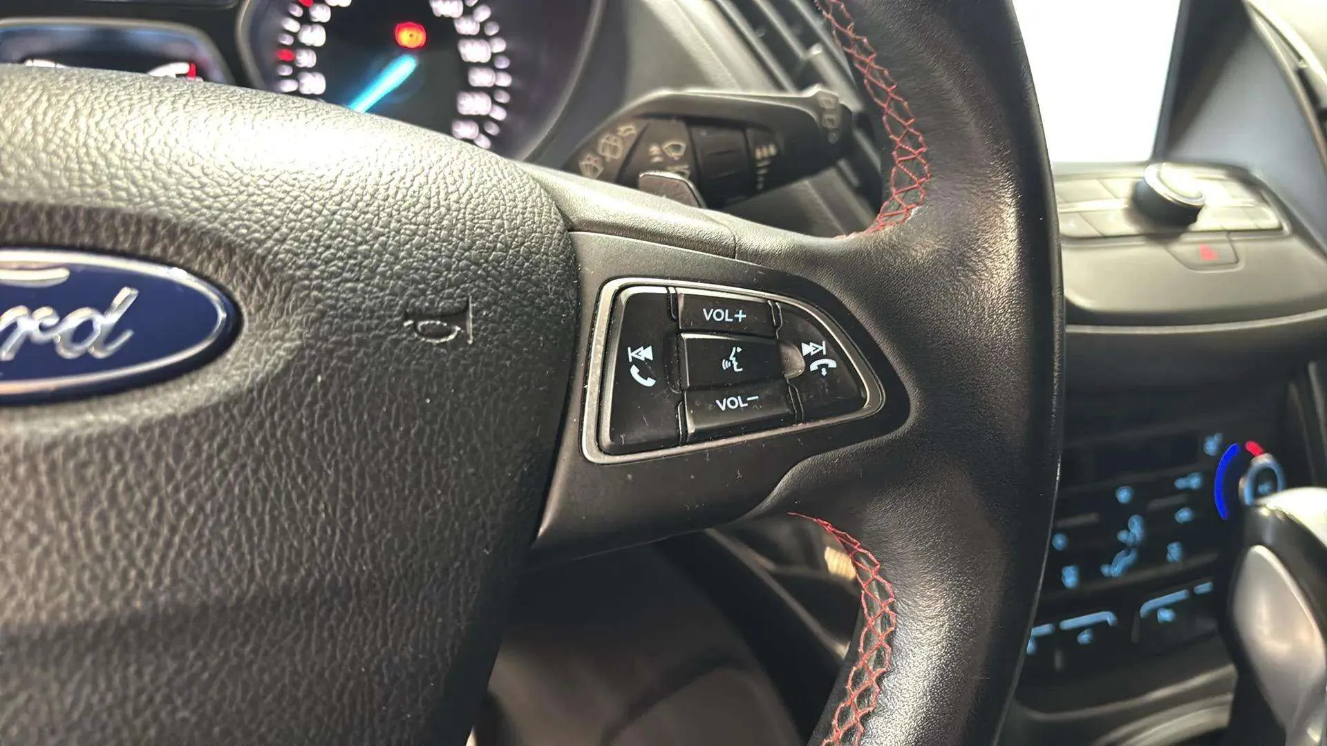 Ford Kuga 1.5 EcoBoost 4x4 ST-Line - foto 13