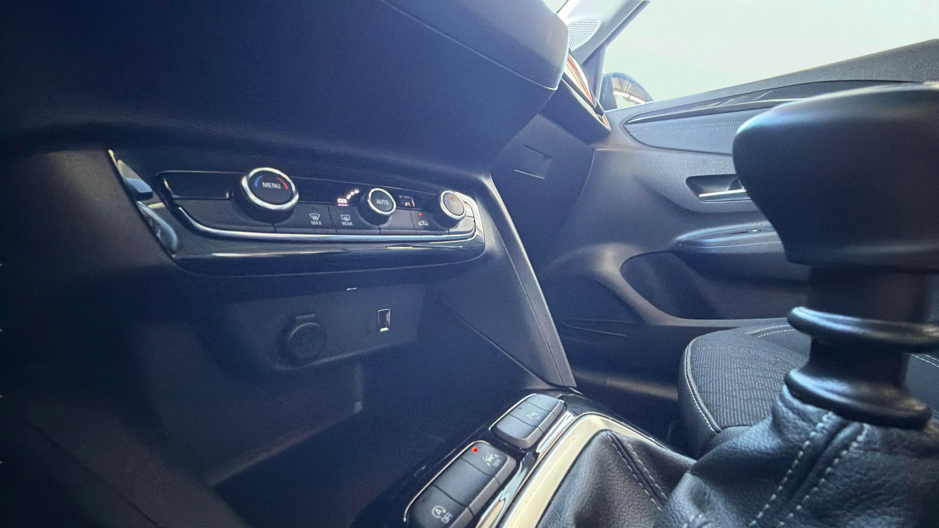 Opel Corsa 1.2T XHL Elegance - foto 19
