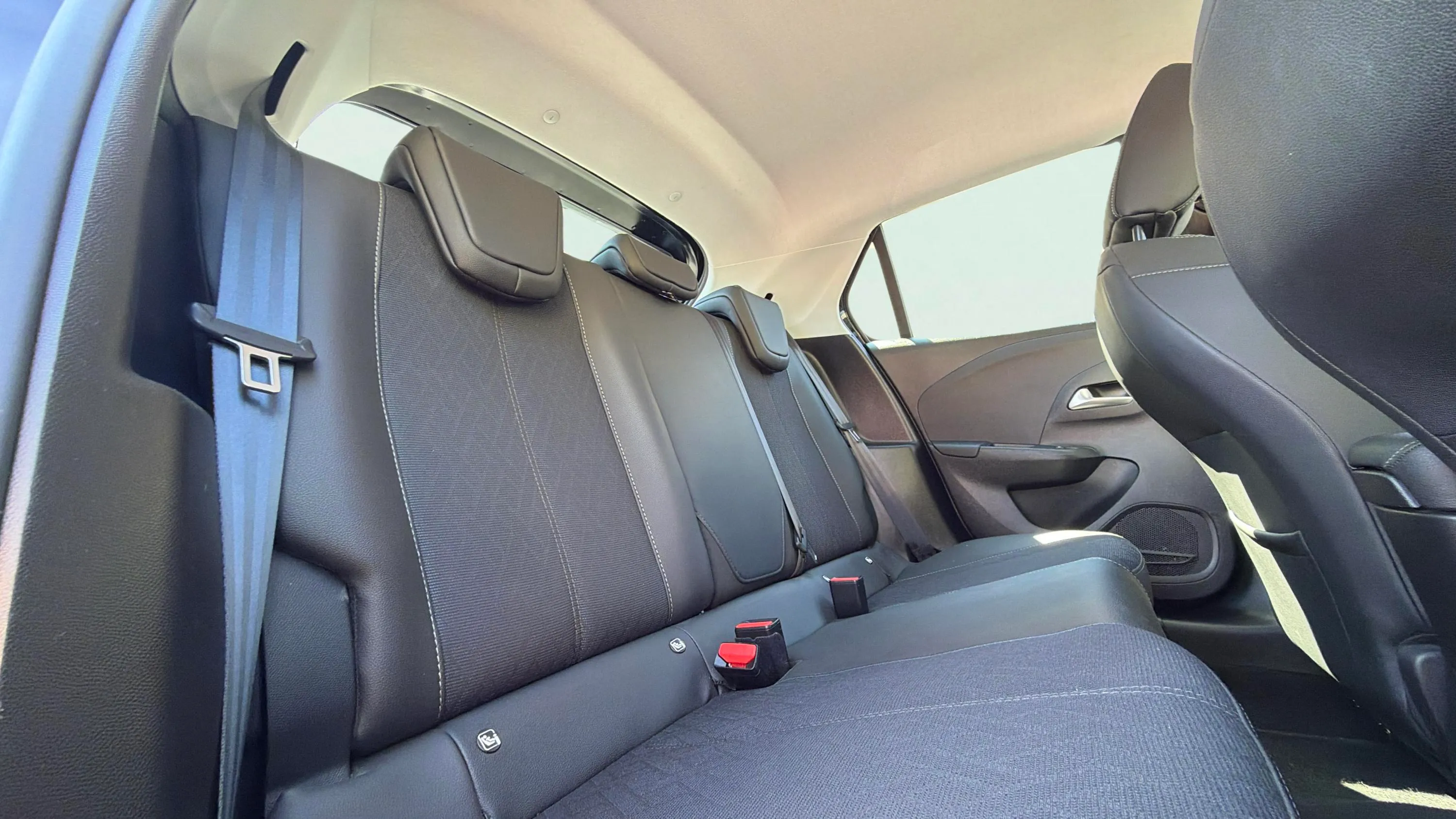 Opel Corsa 1.2T XHL Elegance - foto 27
