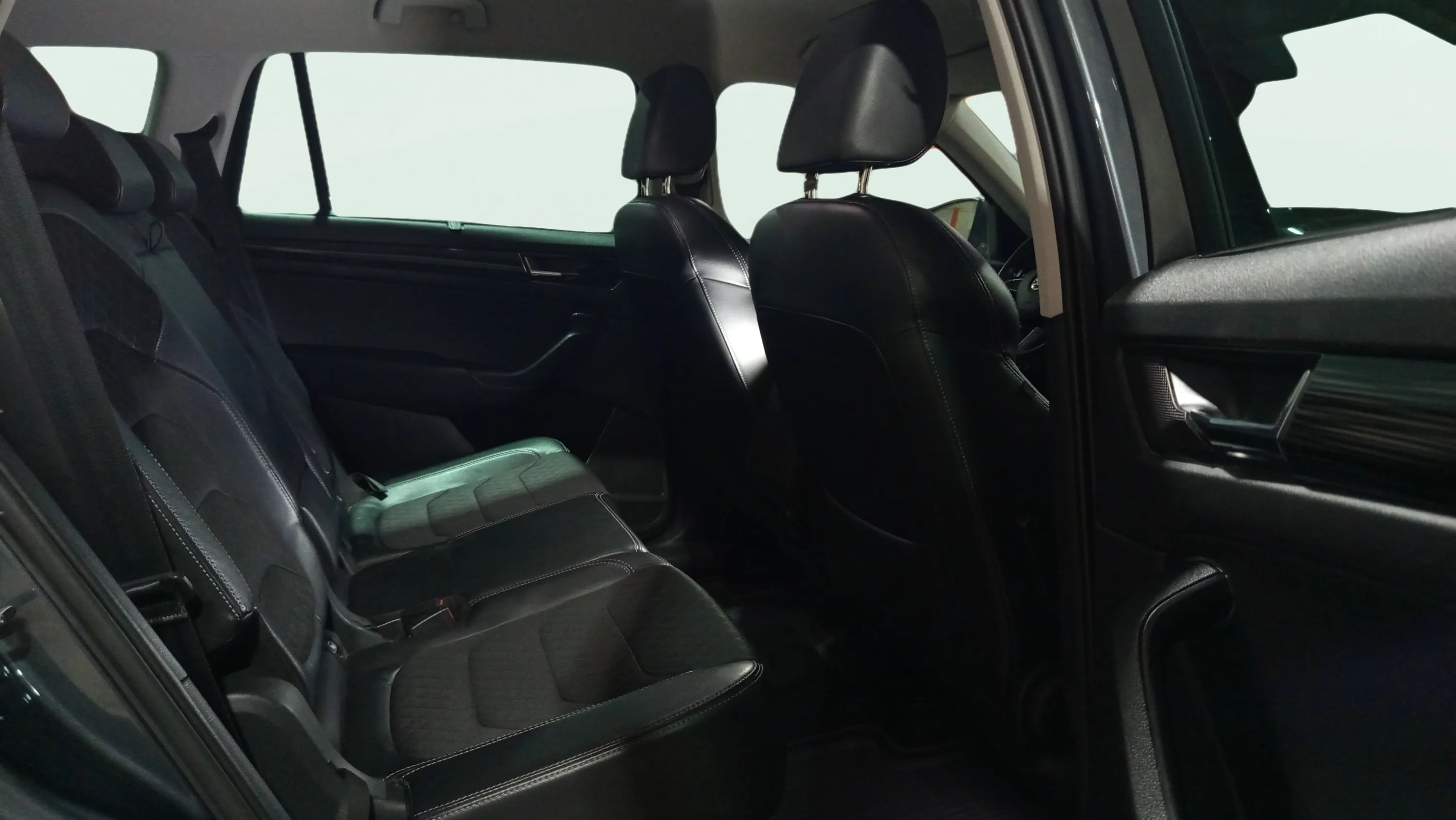 Škoda Kodiaq 1.4 TSI DSG 4x4 Style - foto 27