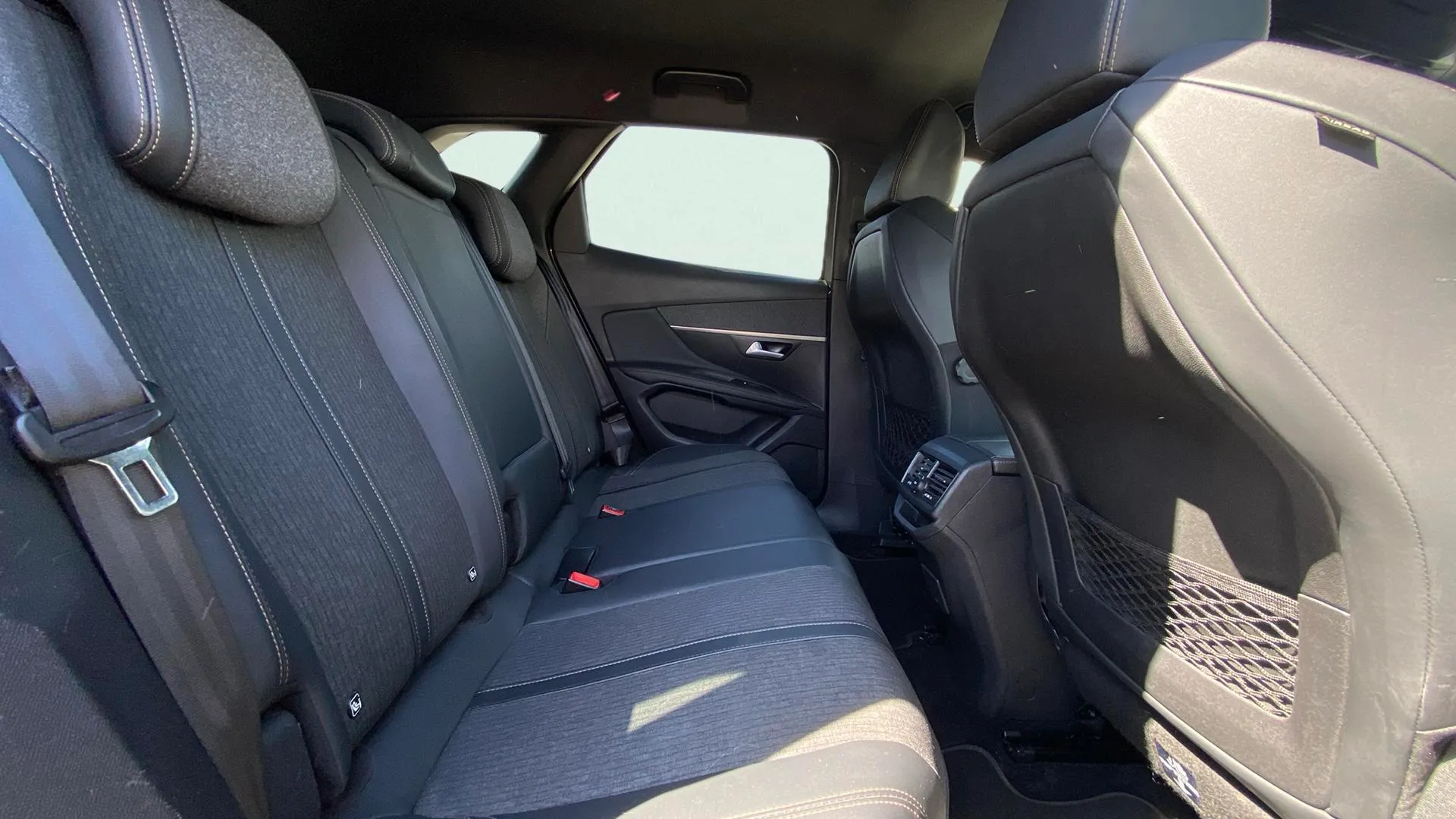 Peugeot 3008 1.5L BlueHDi GT Line - foto 12