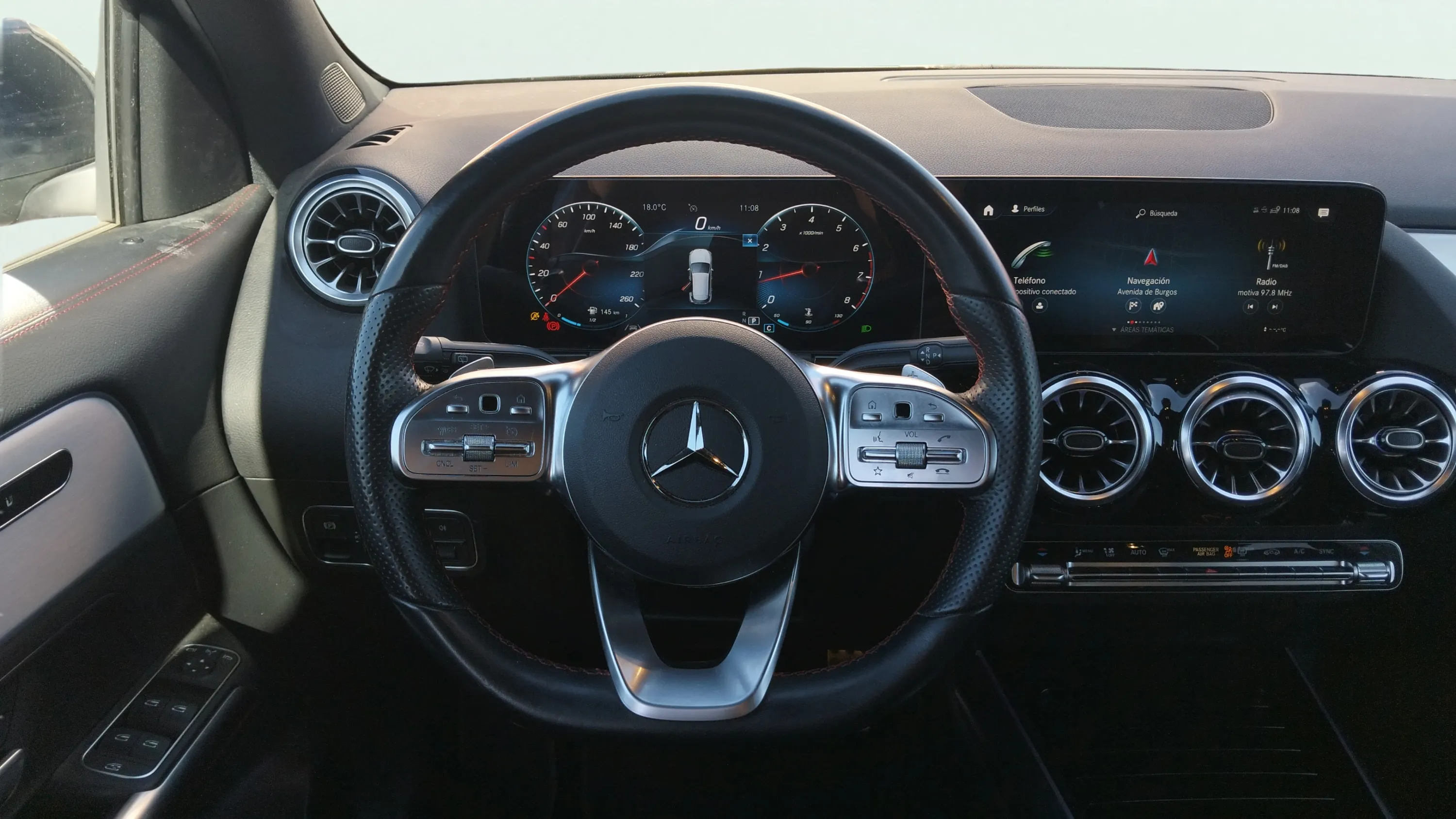 Mercedes-Benz GLA 200 - foto 14