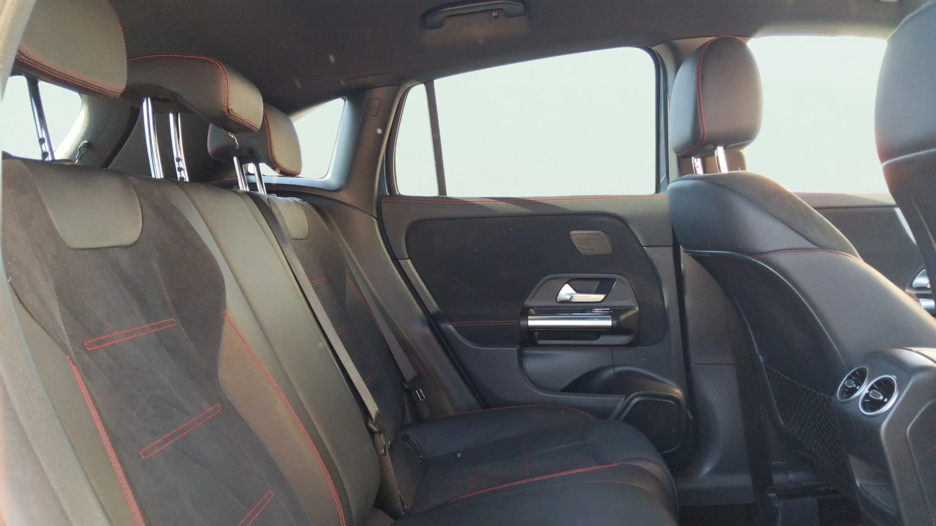 Mercedes-Benz GLA 200 - foto 11