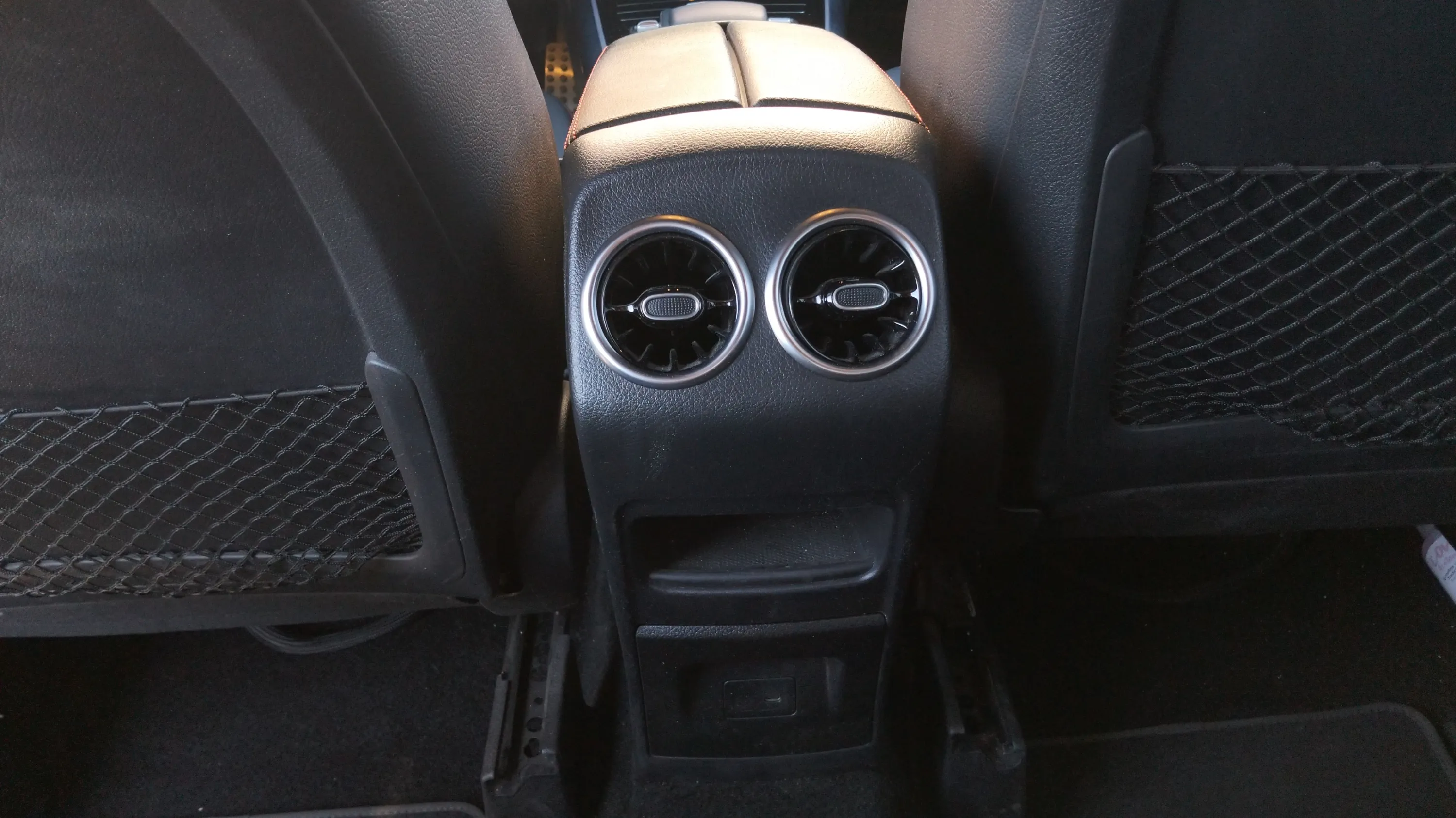 Mercedes-Benz GLA 200 - foto 25