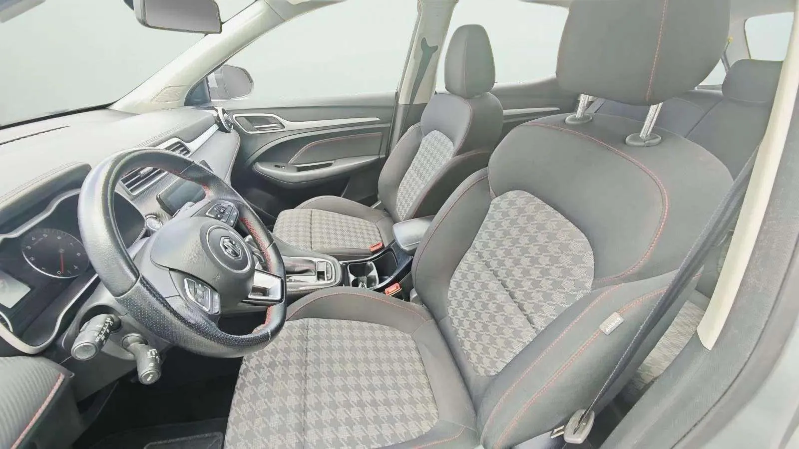 MG ZS 1.0T Luxury - foto 30