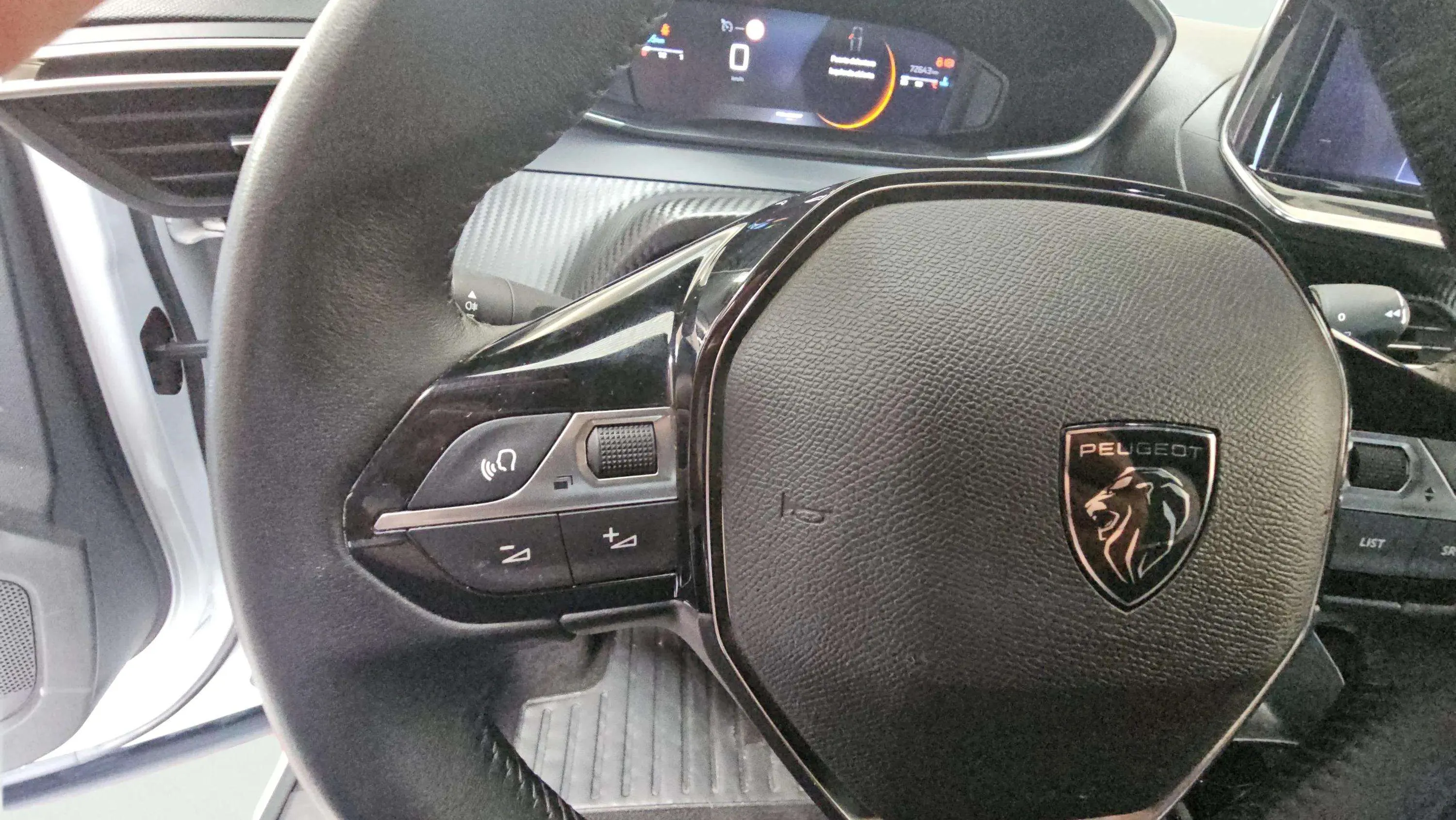 Peugeot 2008 Allure PureTech 100 - foto 13