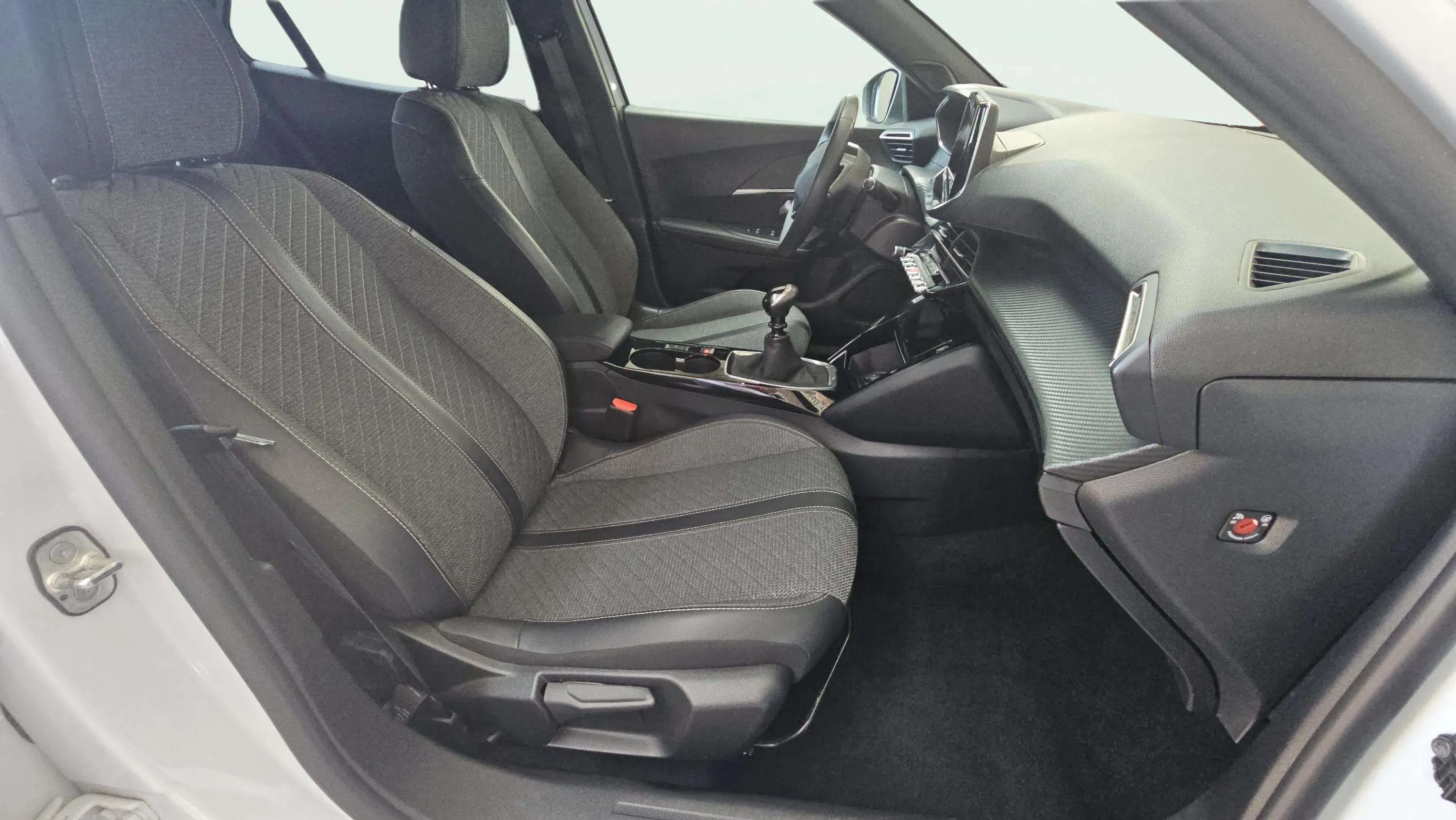 Peugeot 2008 Allure PureTech 100 - foto 19
