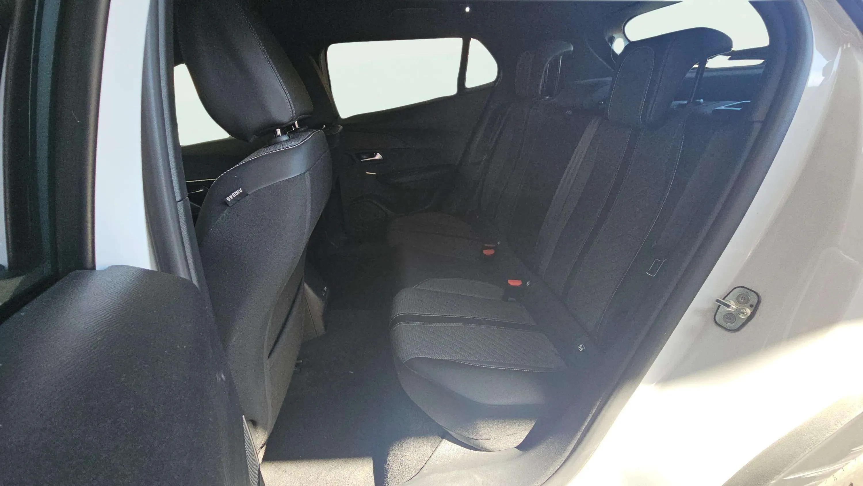 Peugeot 2008 Allure PureTech 100 - foto 23