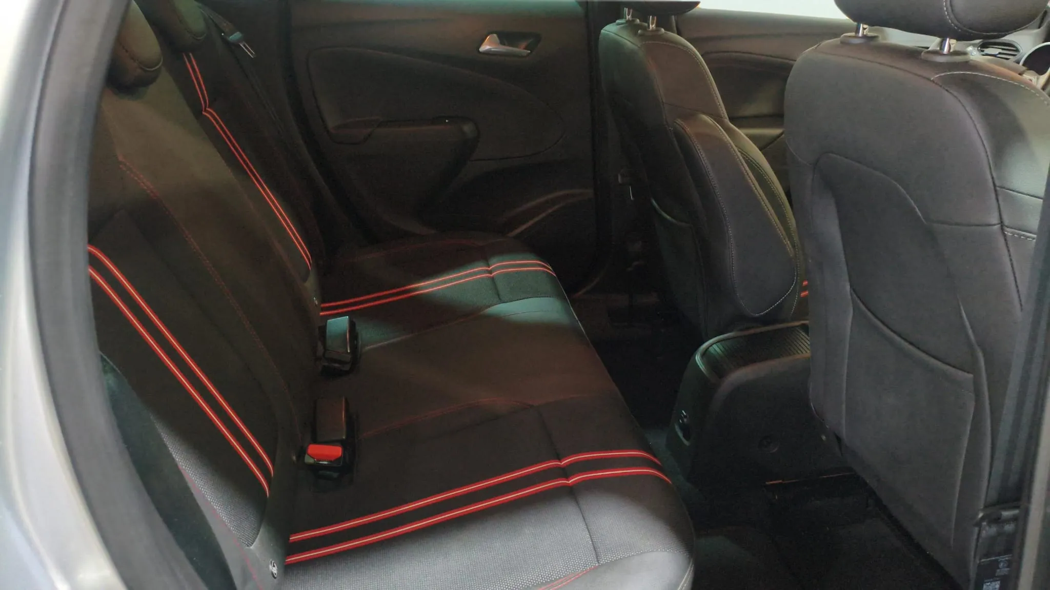 Opel Crossland 1.2 GS - foto 11