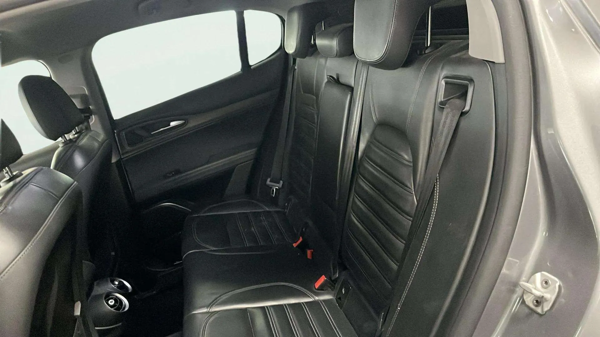 Alfa Romeo Stelvio 2.0 Gasolina First Edition ATX T4 - foto 24