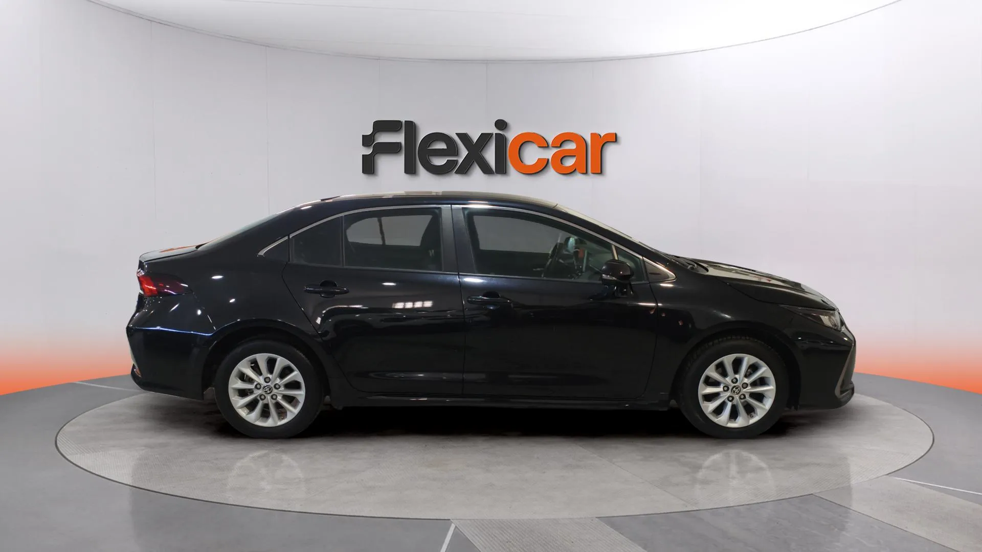 Toyota Corolla 140H Active Plus - foto 8