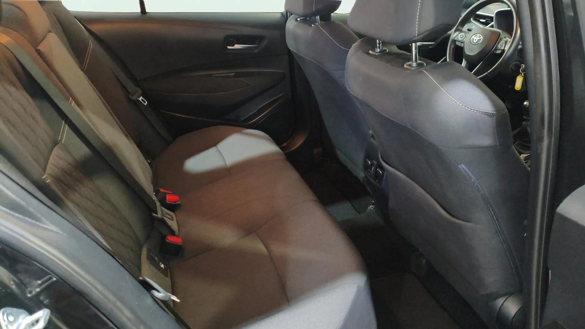 Toyota Corolla 140H Active Plus - foto 11