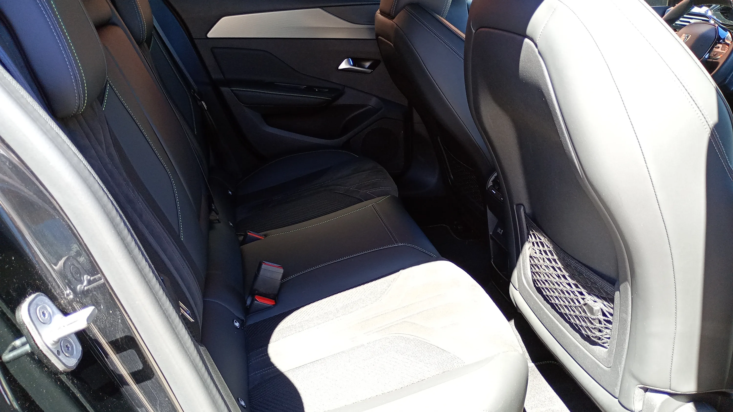 Peugeot 308 GT BlueHDi 130 EAT8 - foto 19
