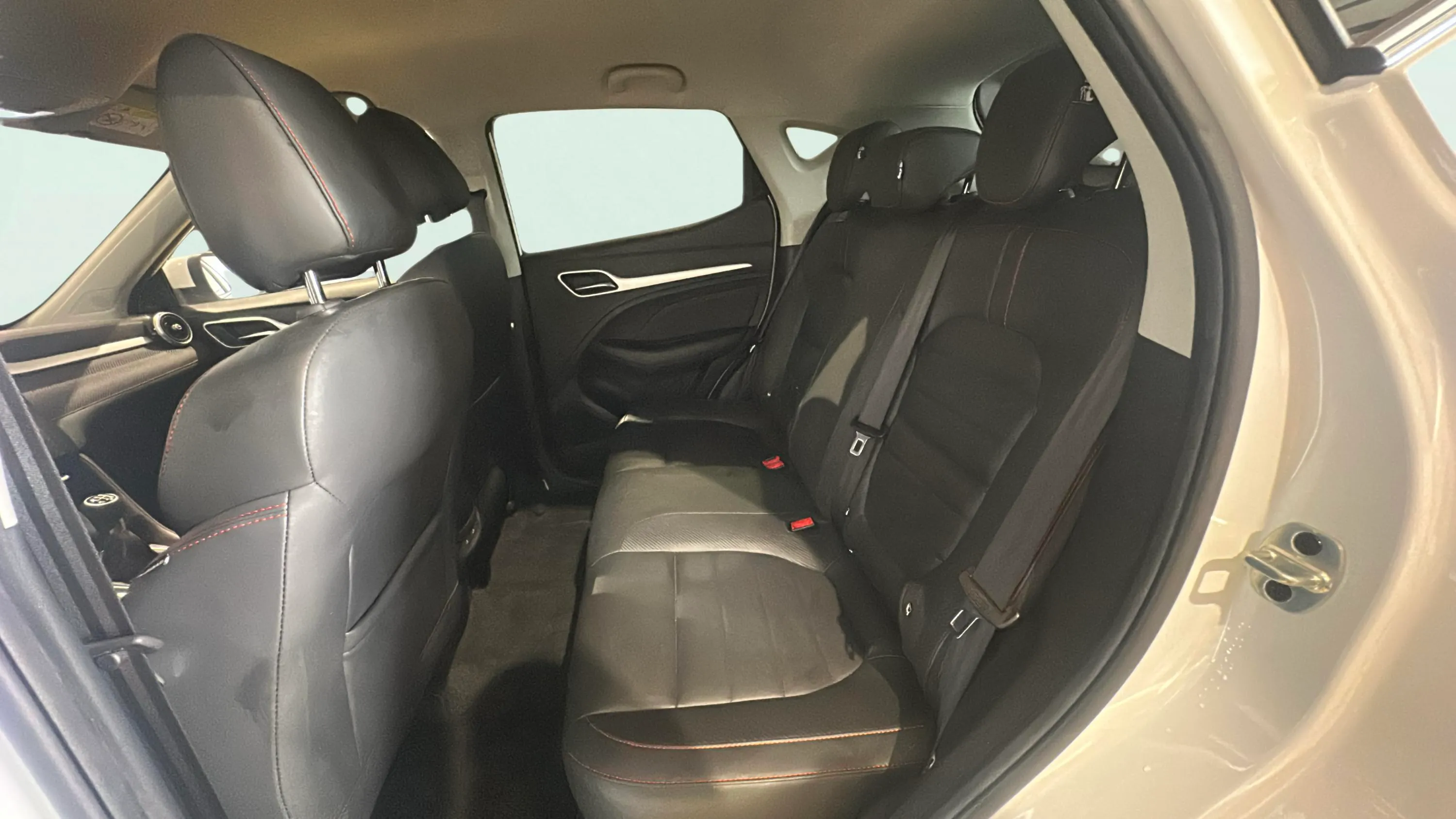 MG ZS 1.5 Luxury - foto 17