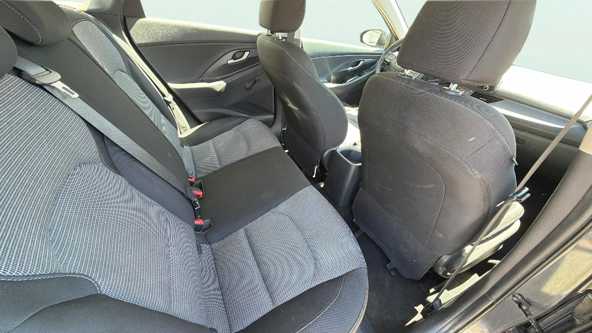 Hyundai i30 1.5 DPI Essence - foto 13