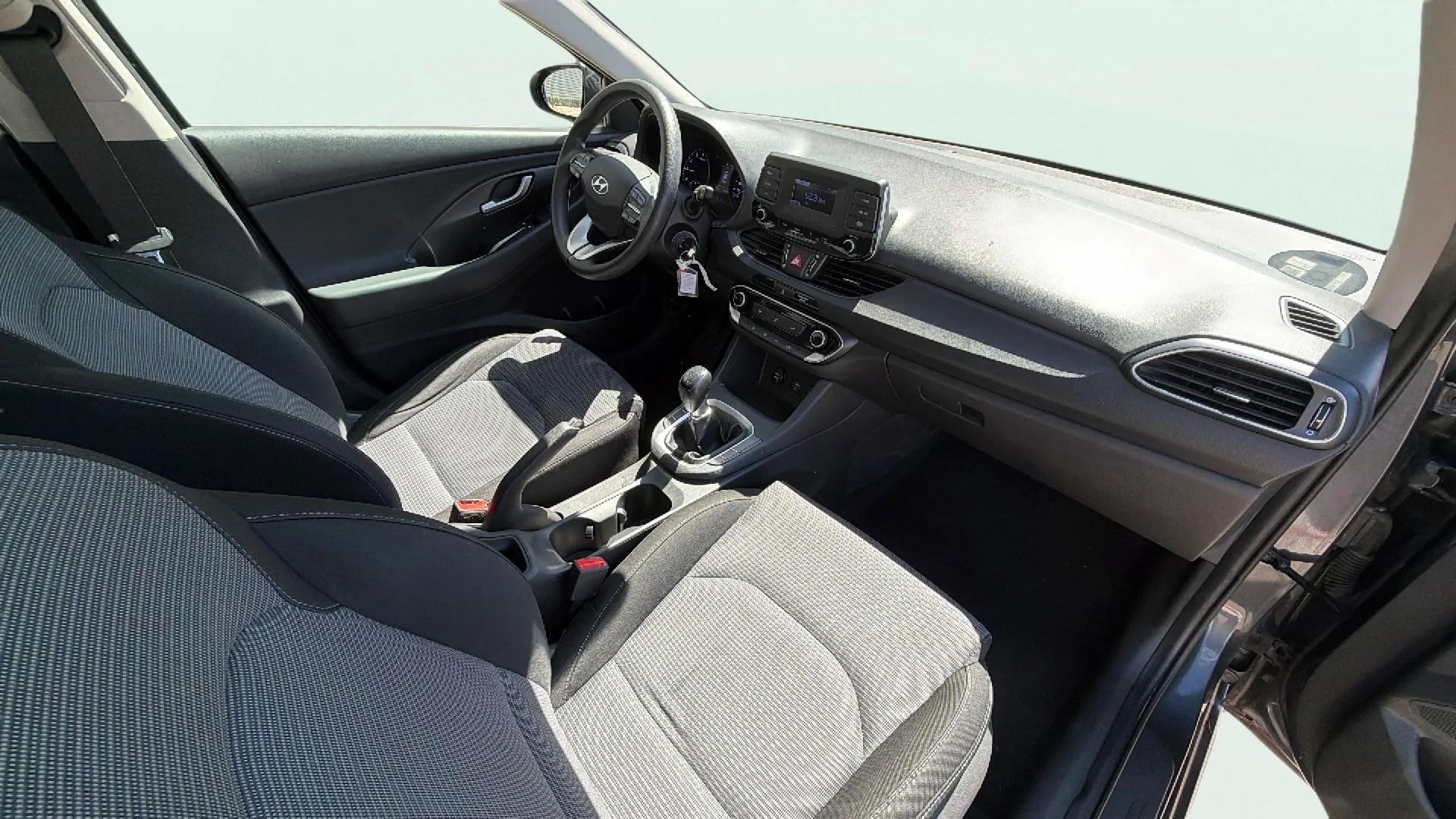 Hyundai i30 1.5 DPI Essence - foto 12