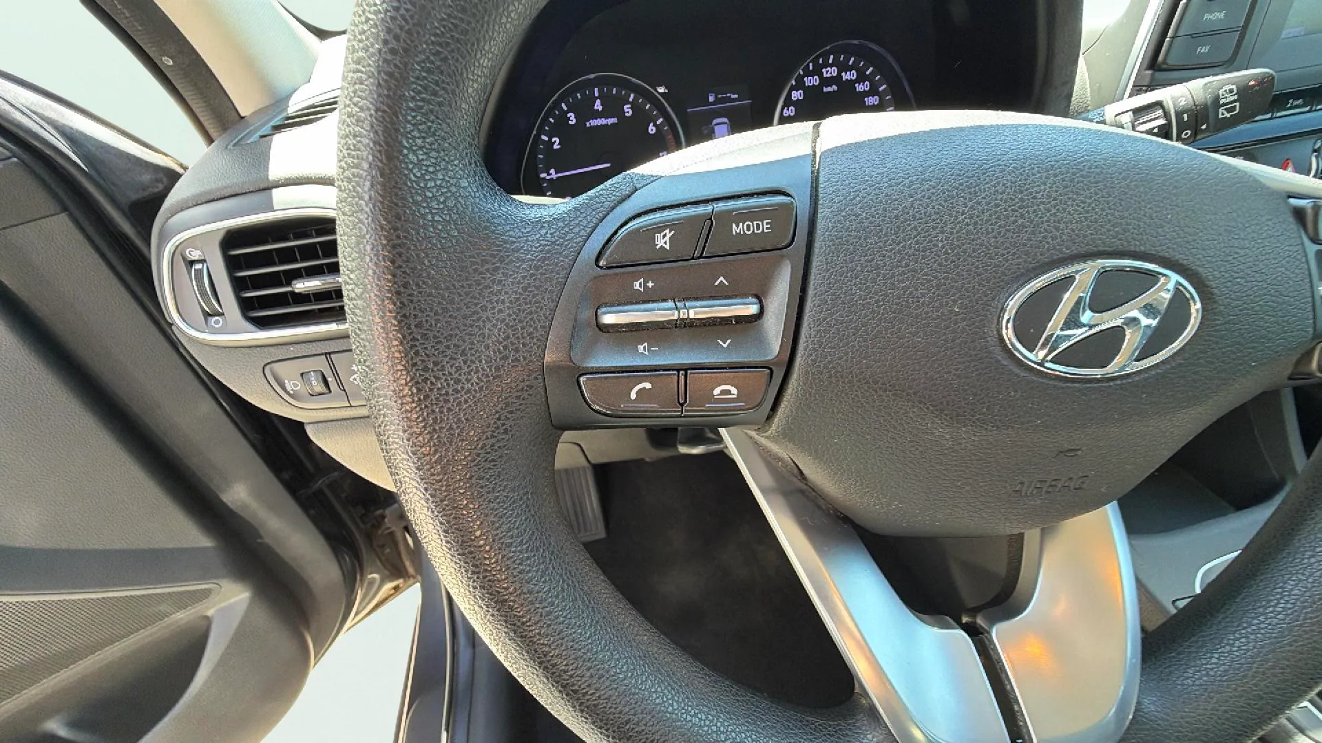 Hyundai i30 1.5 DPI Essence - foto 21