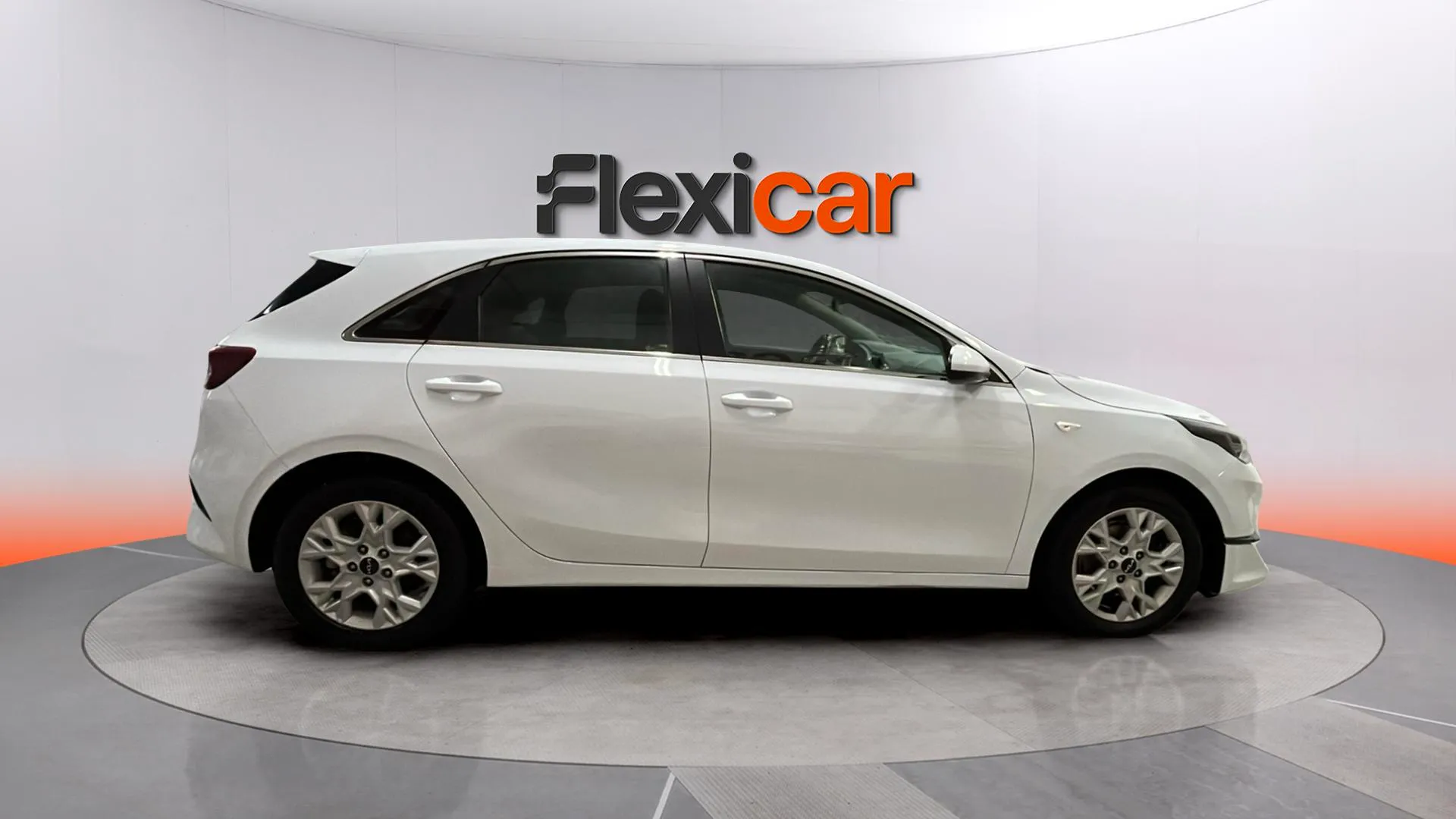 Kia Ceed 1.6 MHEV iMT Drive - foto 8