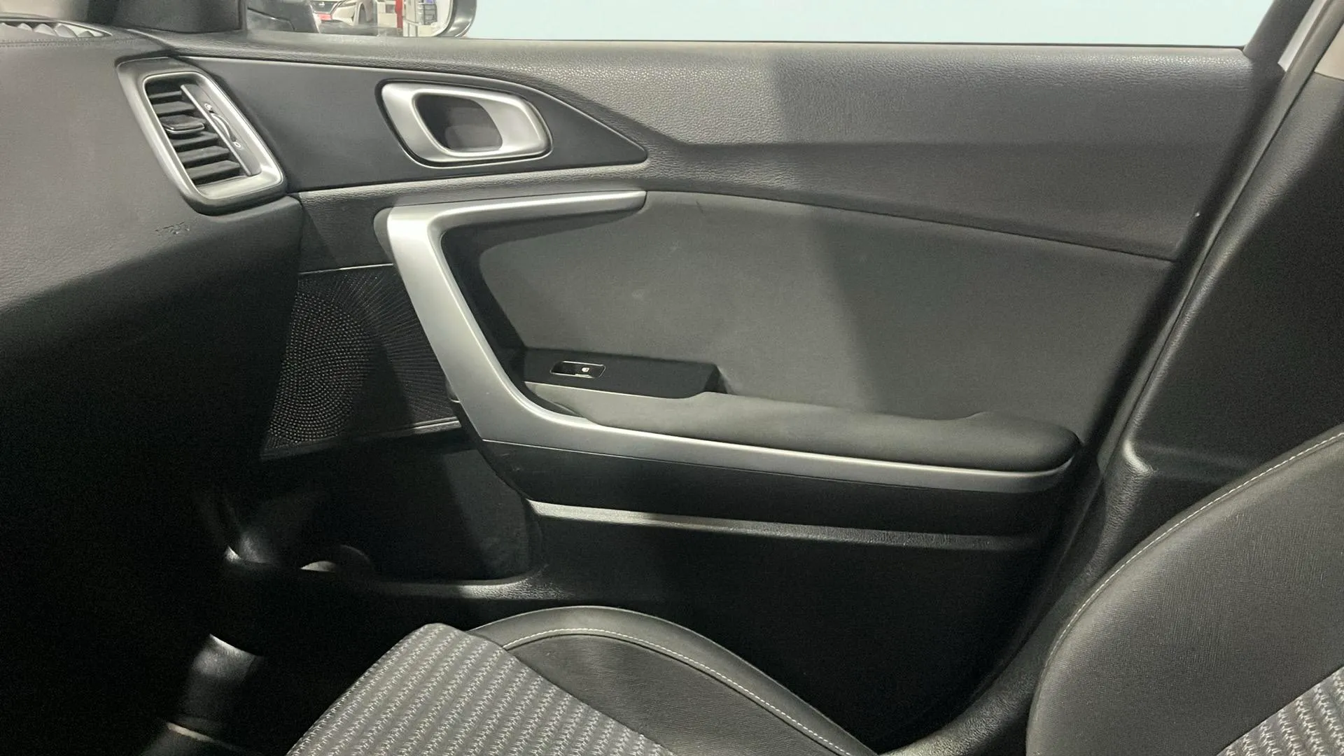 Kia Ceed 1.6 MHEV iMT Drive - foto 11