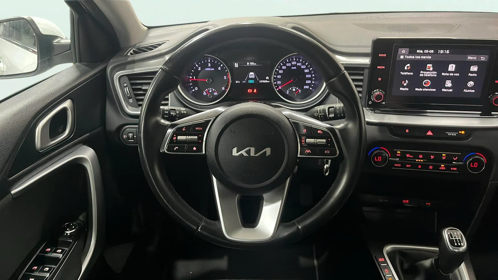 Kia Ceed 1.6 MHEV iMT Drive - foto 17