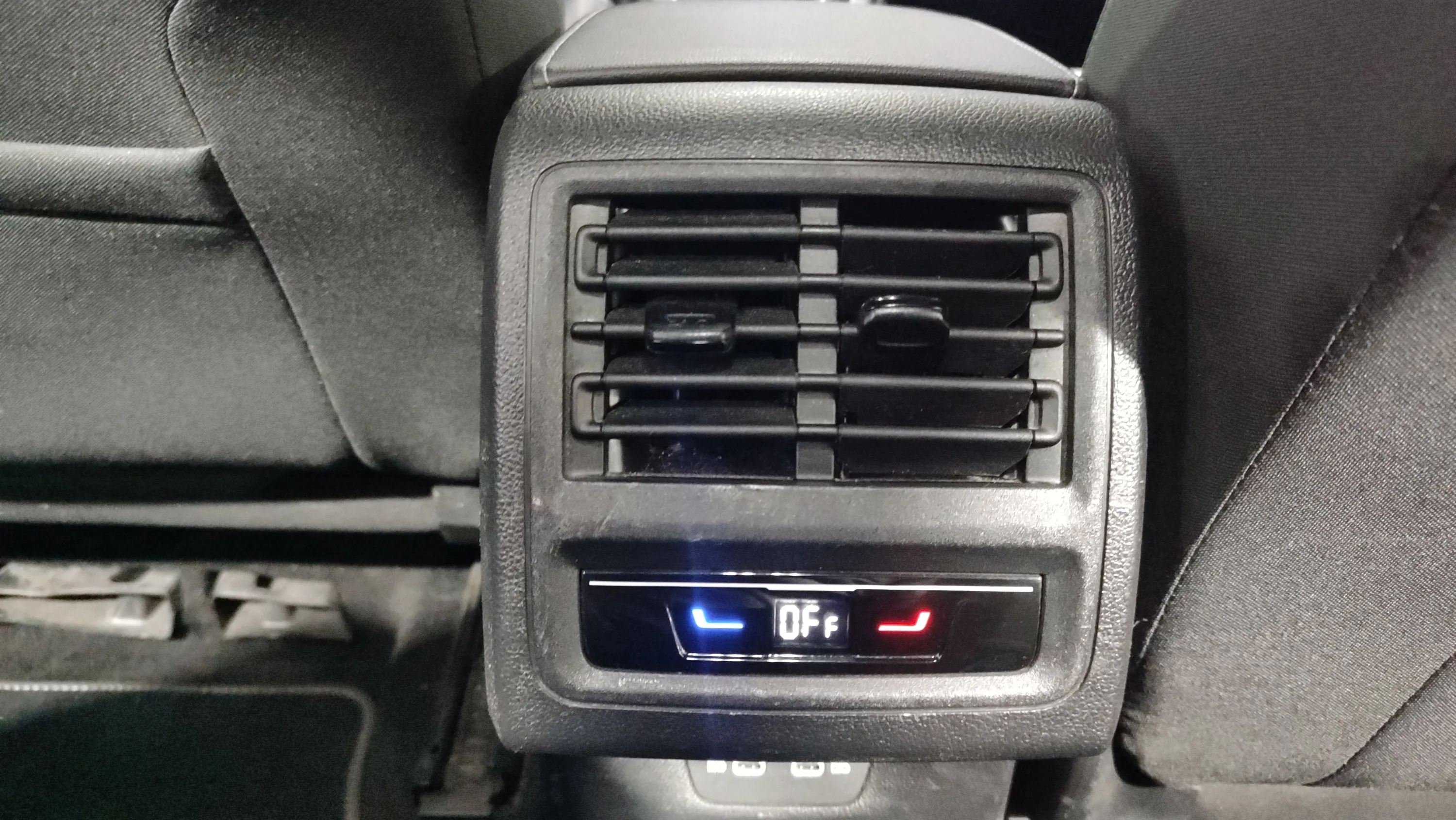 Volkswagen Golf 2.0 TDI - foto 21