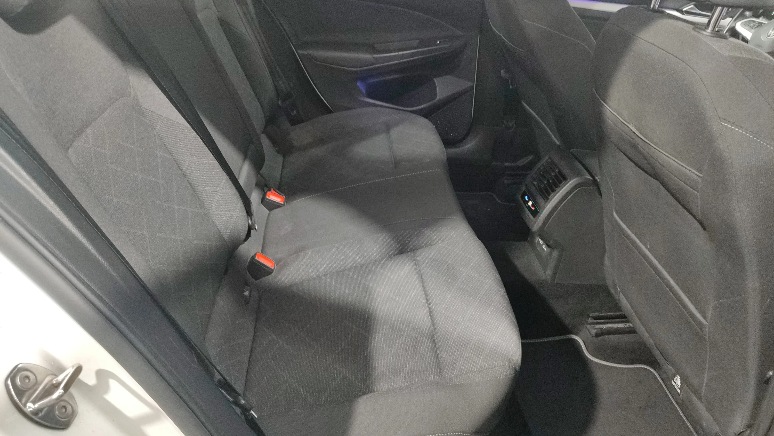 Volkswagen Golf 2.0 TDI - foto 28