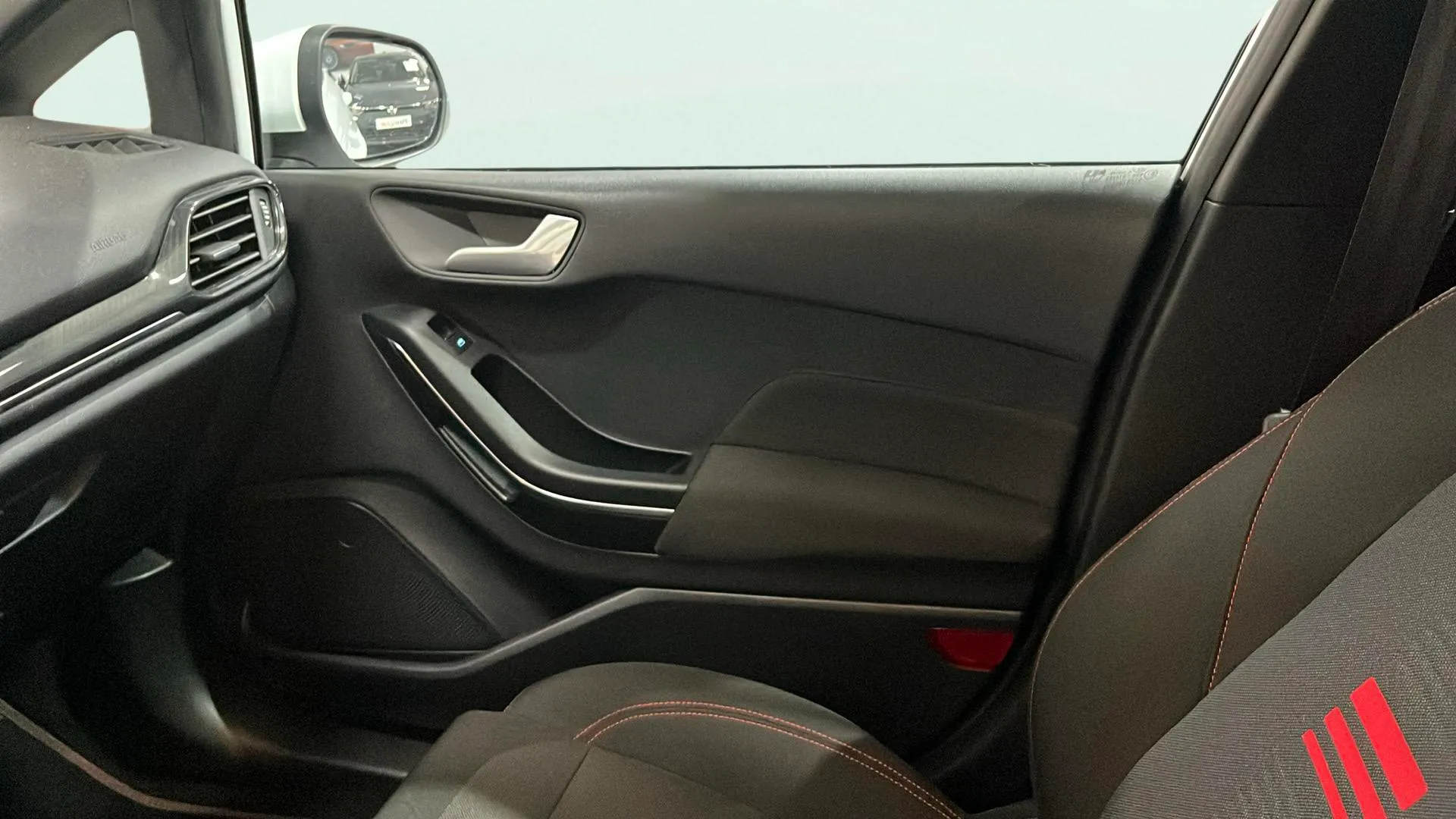 Ford Fiesta 1.0 EcoBoost MHEV ST-Line - foto 11