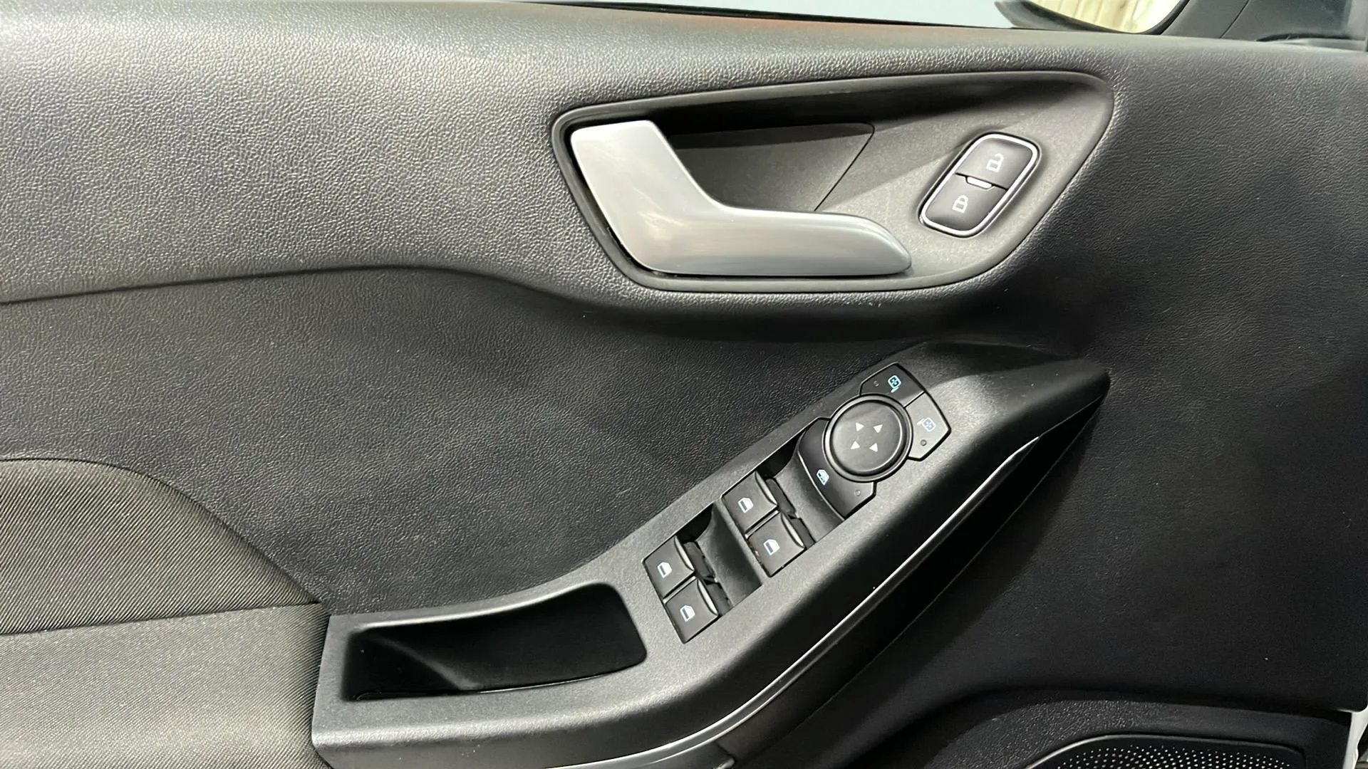 Ford Fiesta 1.0 EcoBoost MHEV ST-Line - foto 15