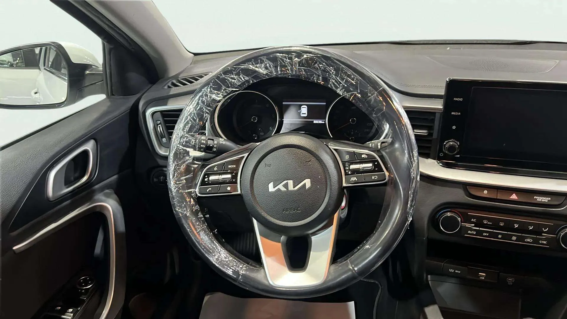 Kia Ceed 1.6 MHEV iMT Drive - foto 11