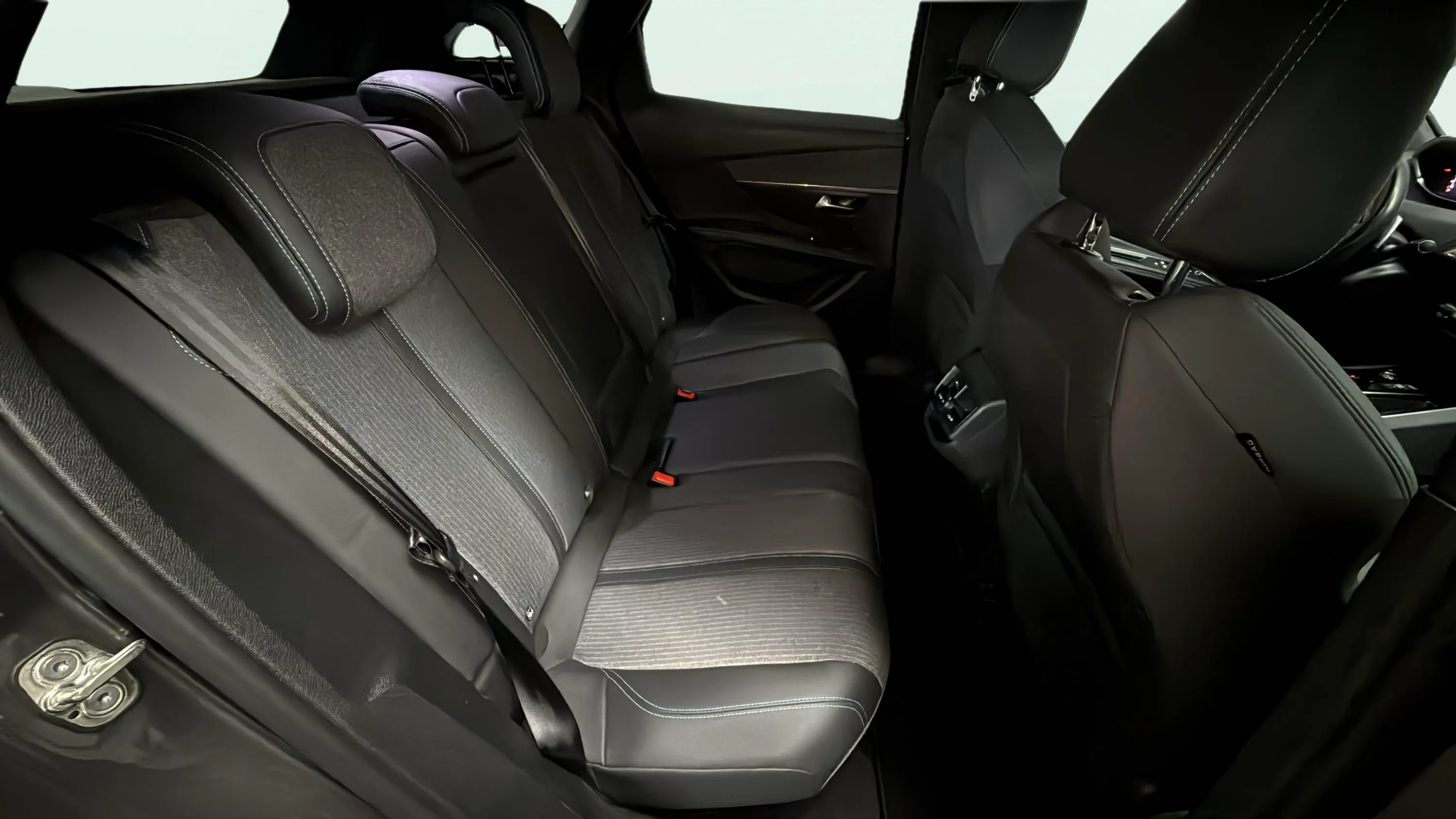 Peugeot 3008 1.5 BlueHDi Allure Pack EAT8 - foto 18