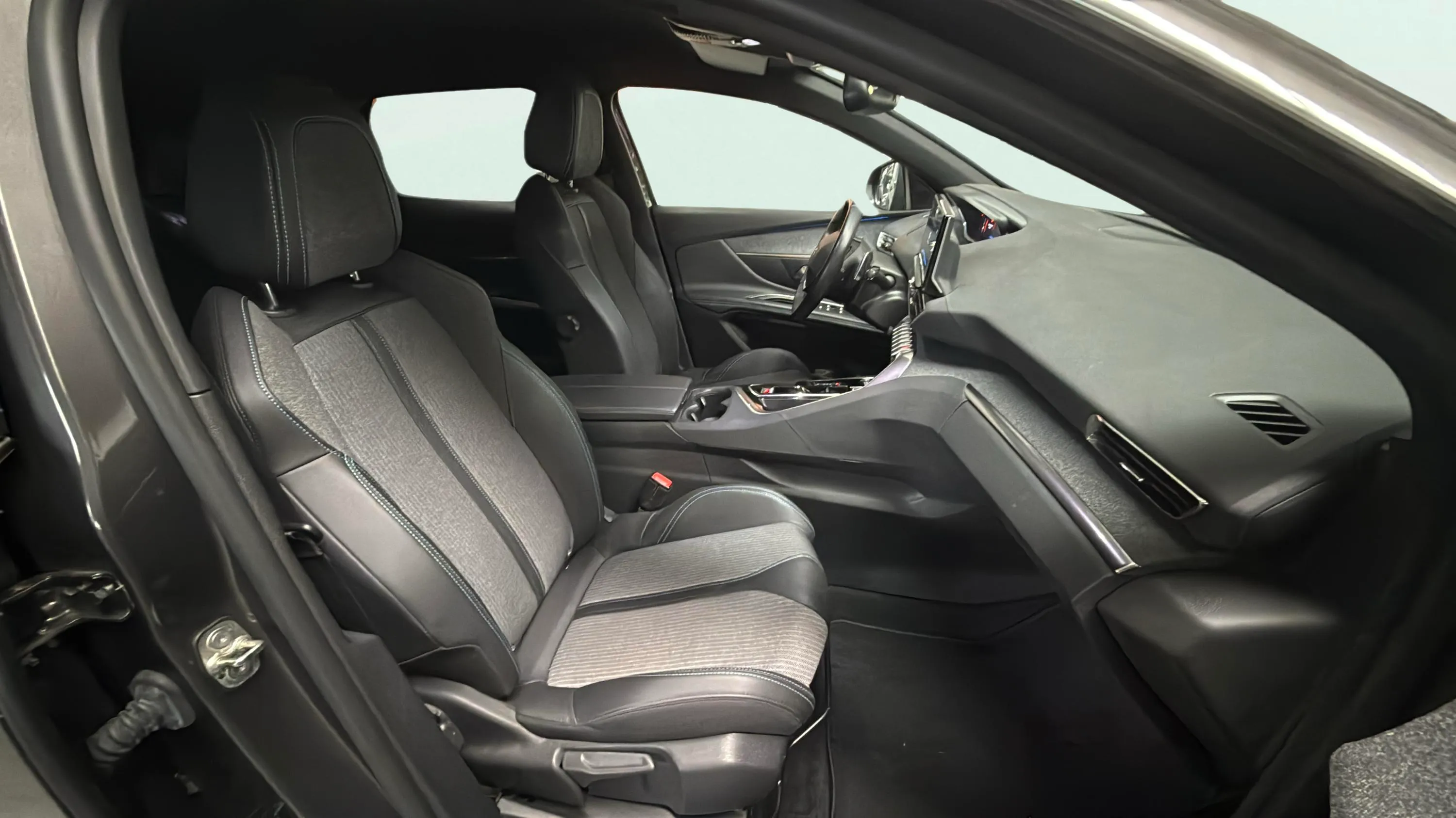 Peugeot 3008 1.5 BlueHDi Allure Pack EAT8 - foto 17
