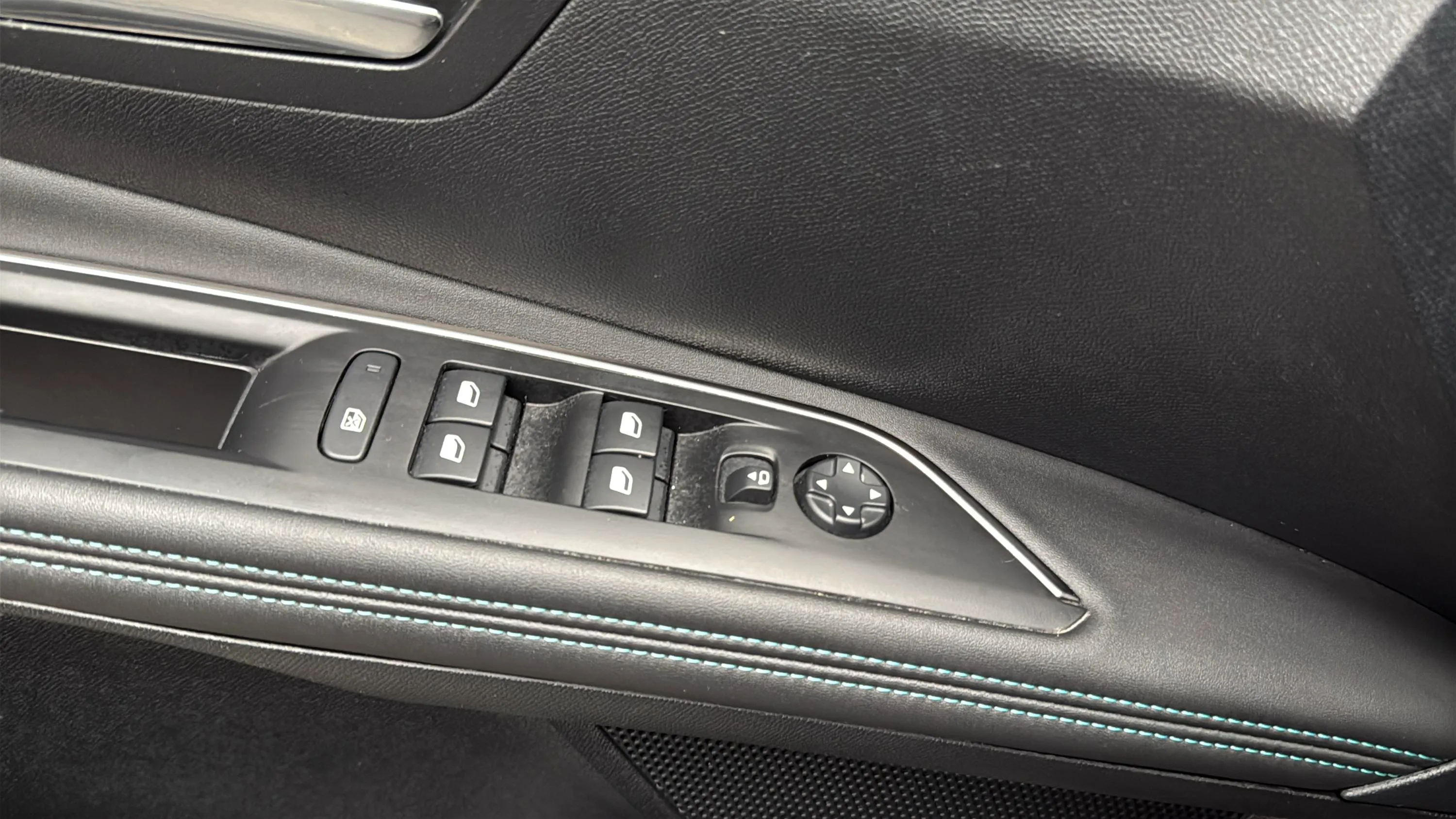 Peugeot 3008 1.5 BlueHDi Allure Pack EAT8 - foto 30
