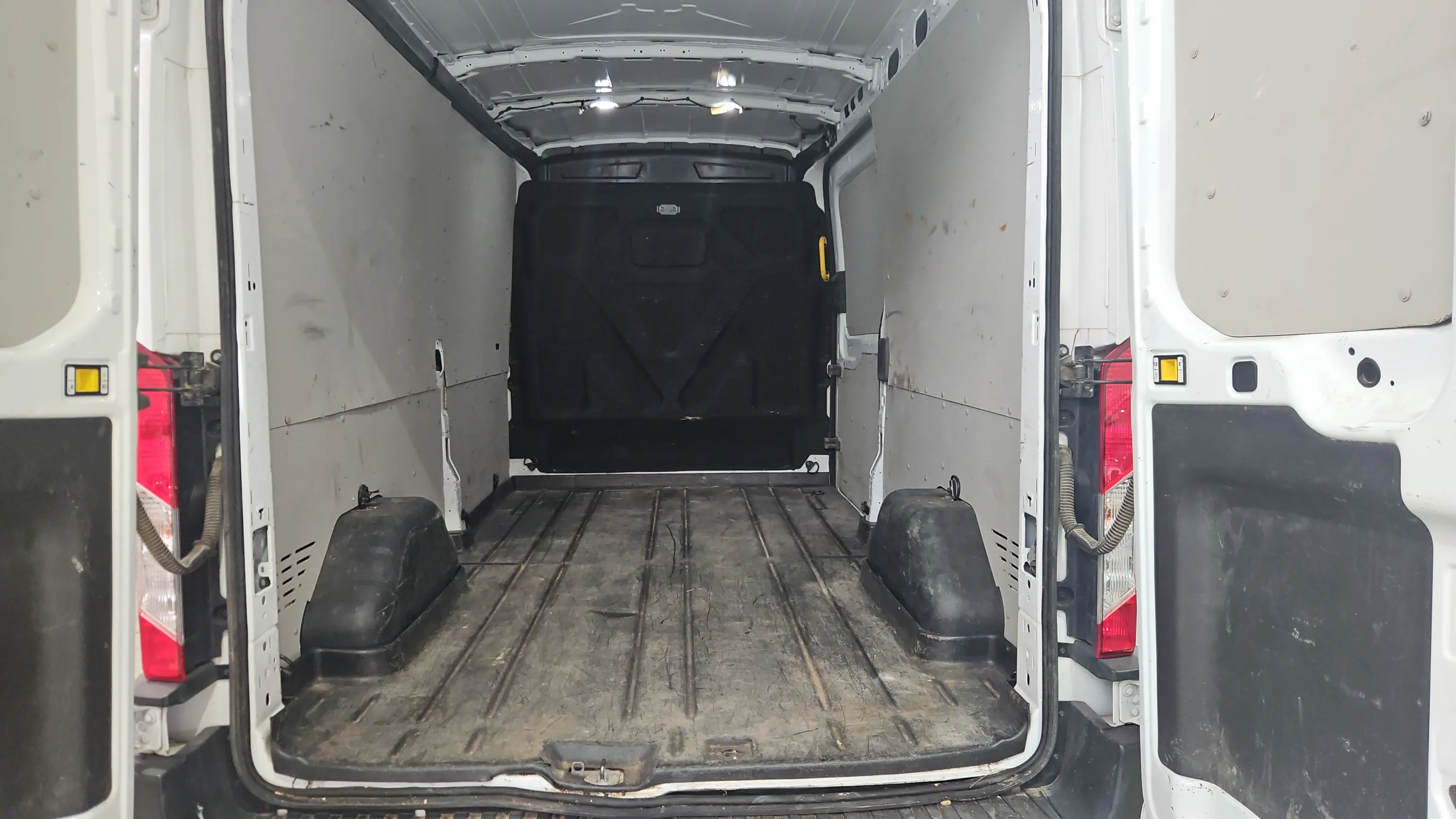 Ford Transit 350 L3H2 Van Trend FWD - foto 15