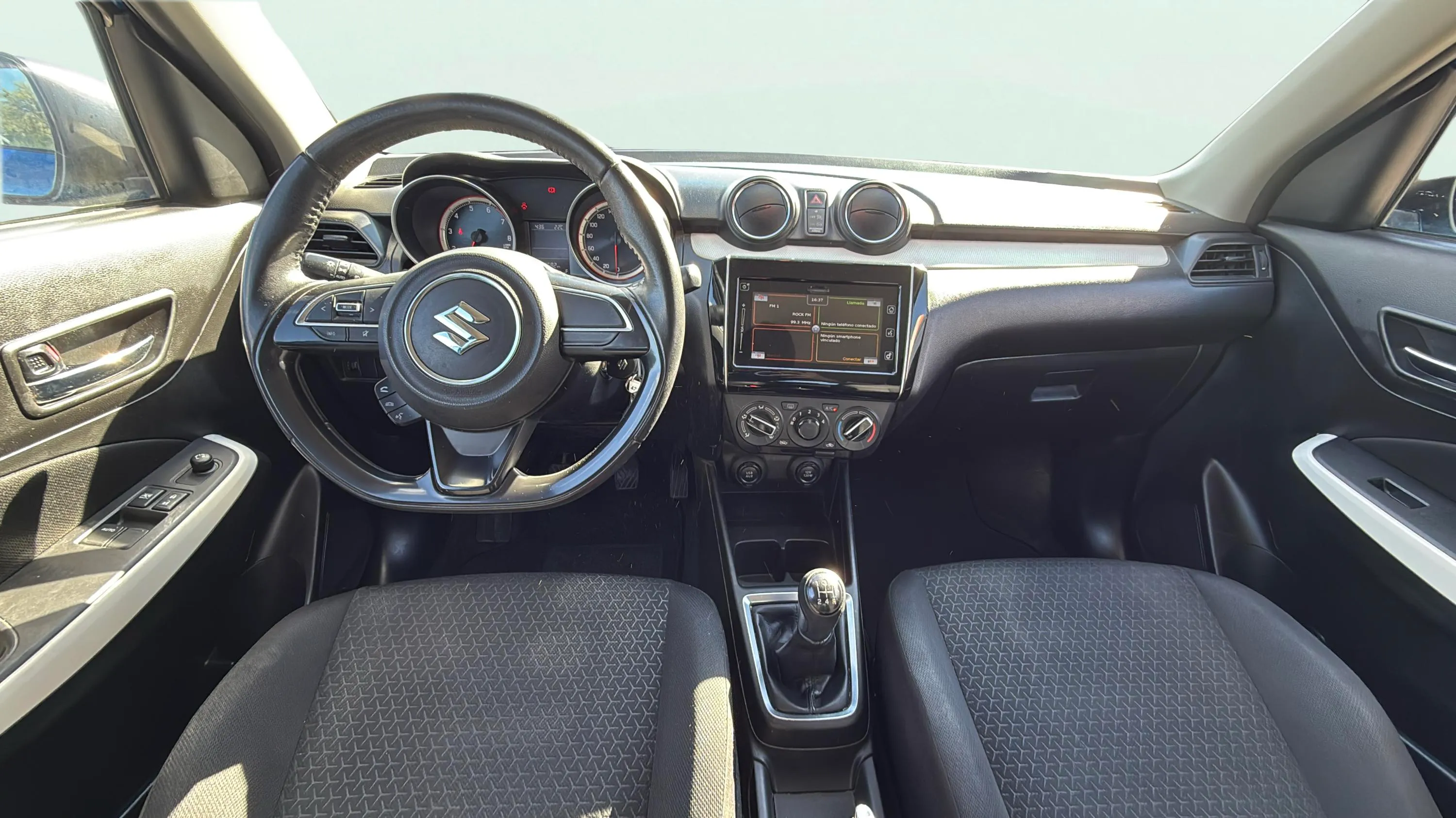 Suzuki Swift 1.0 GLE - foto 12