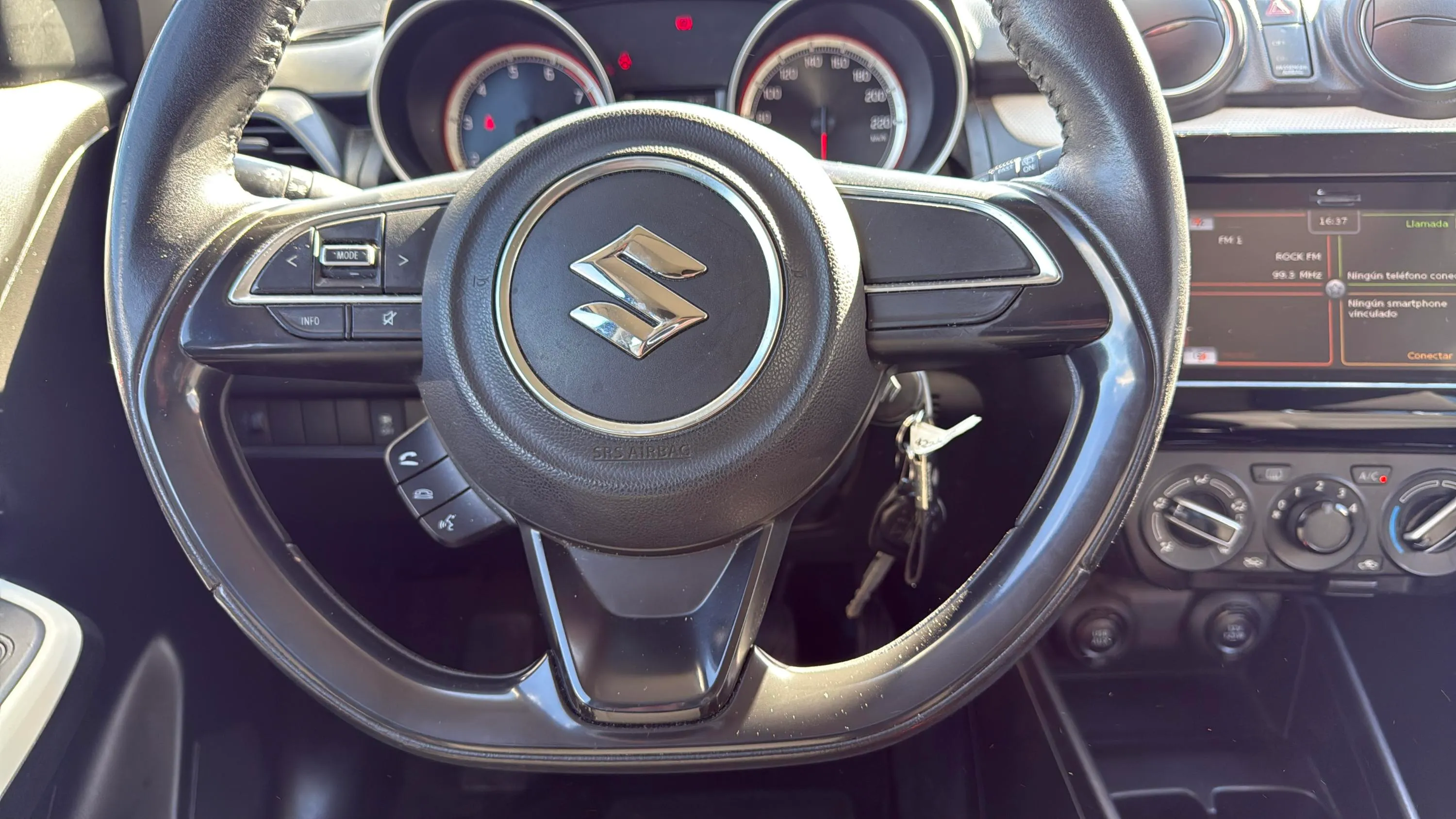 Suzuki Swift 1.0 GLE - foto 18