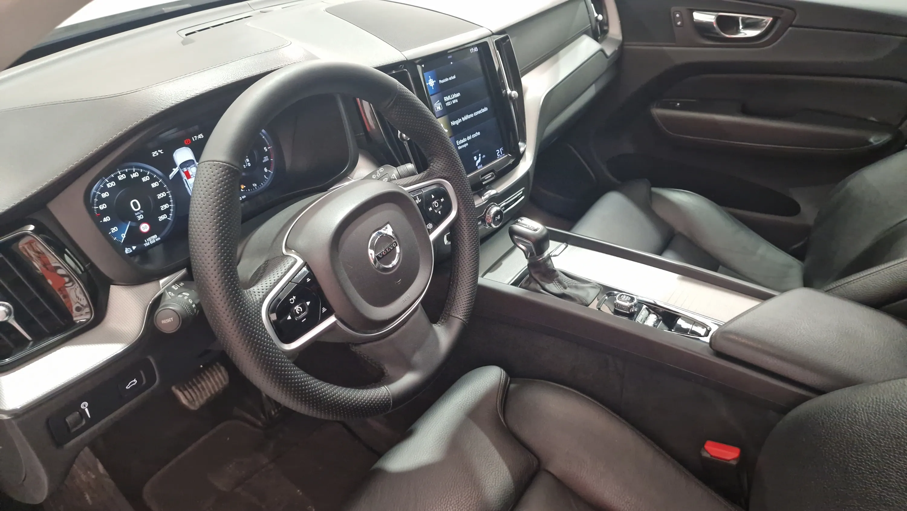 Volvo XC60 2.0 D4 AWD Inscription - foto 12