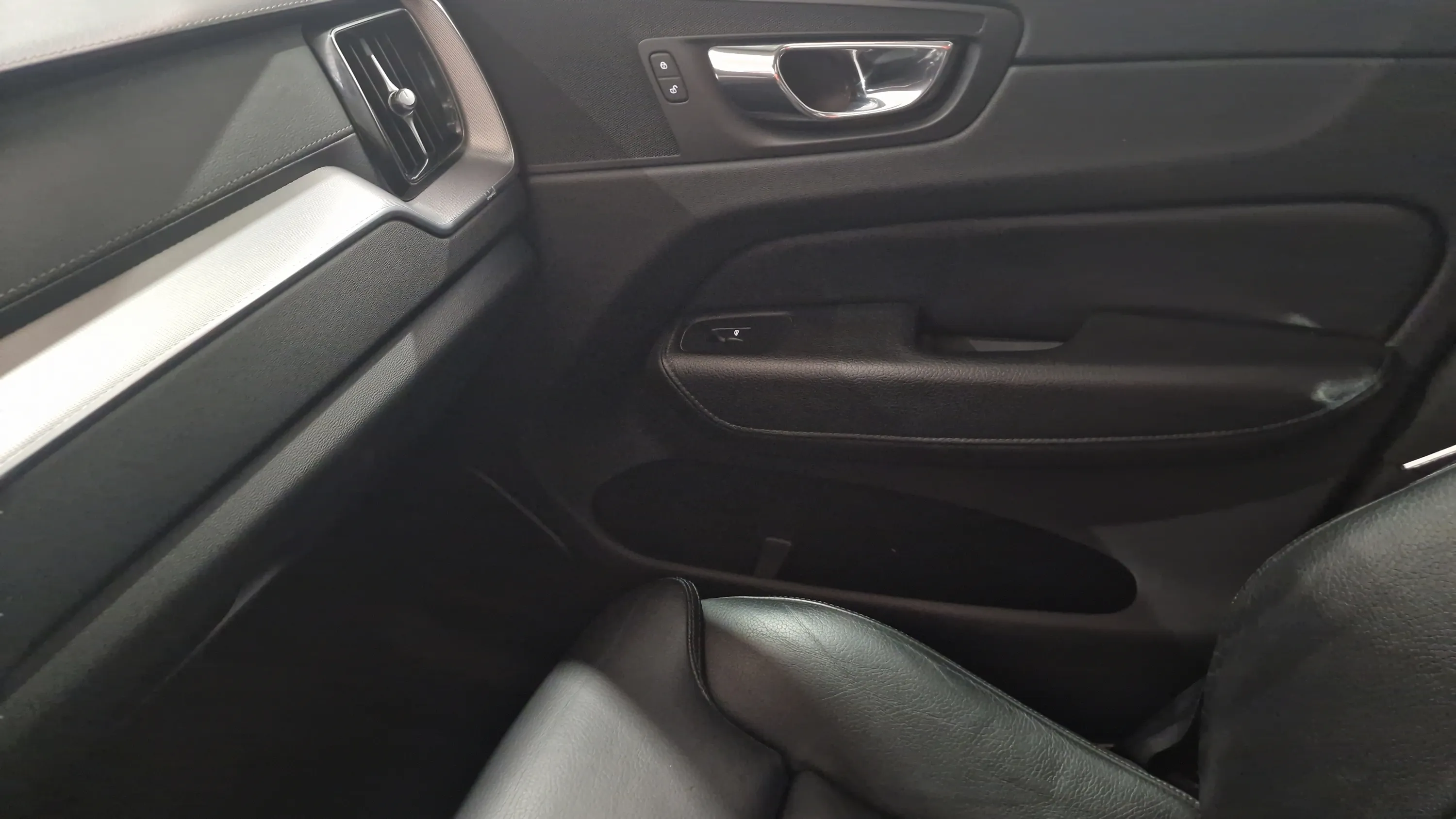 Volvo XC60 2.0 D4 AWD Inscription - foto 30