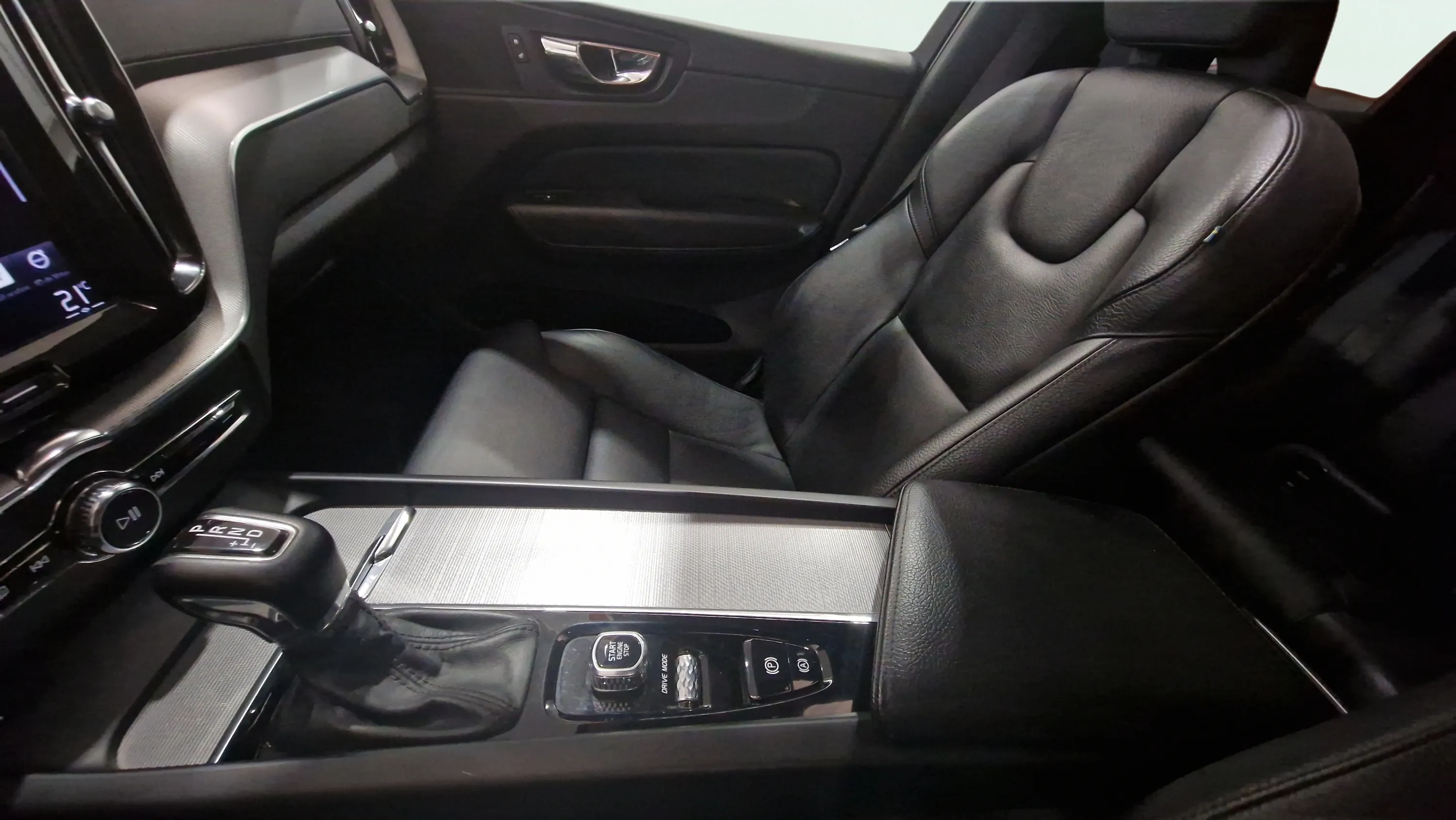 Volvo XC60 2.0 D4 AWD Inscription - foto 23
