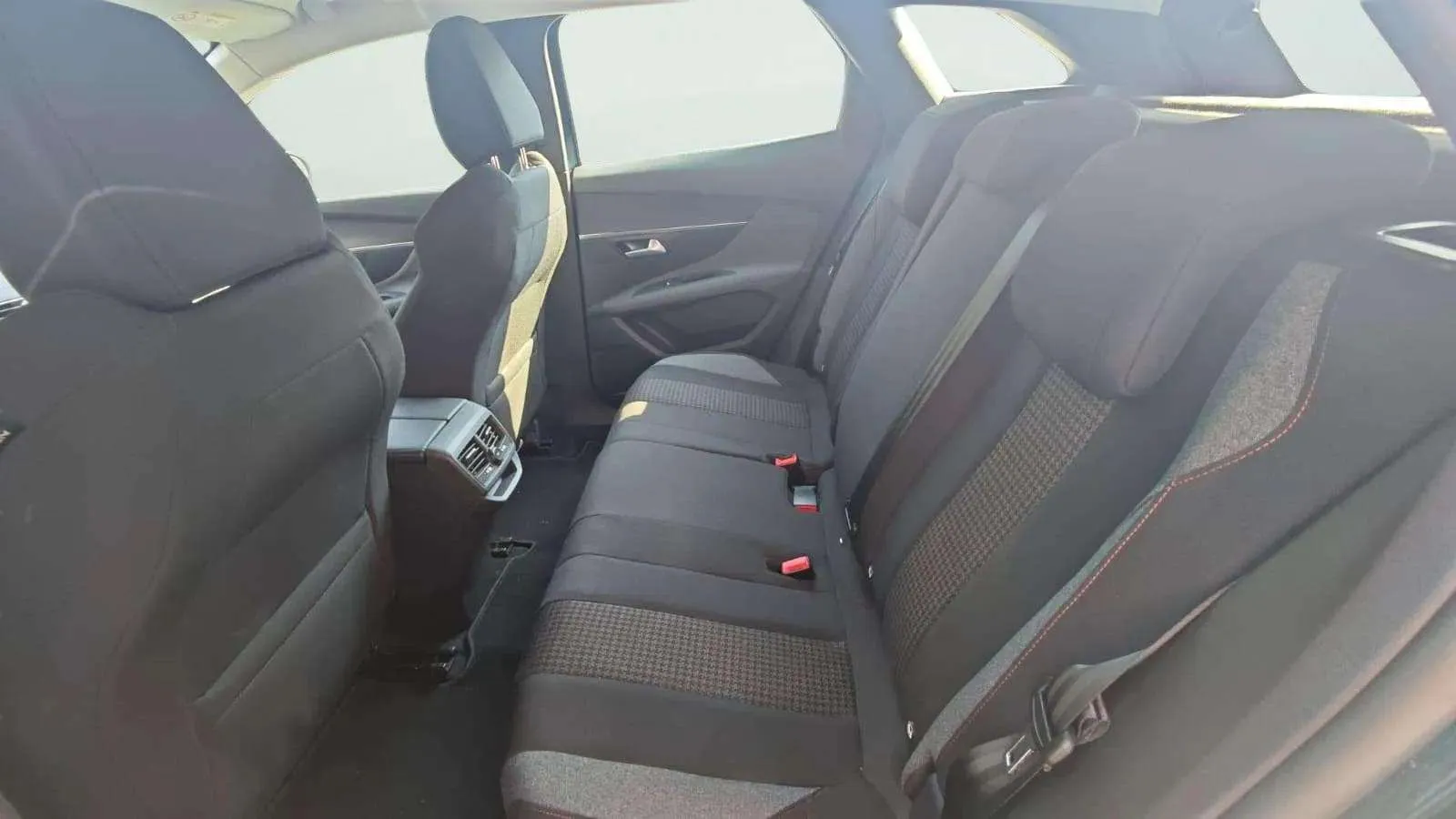 Peugeot 3008 1.5 BlueHDi Active Pack - foto 30