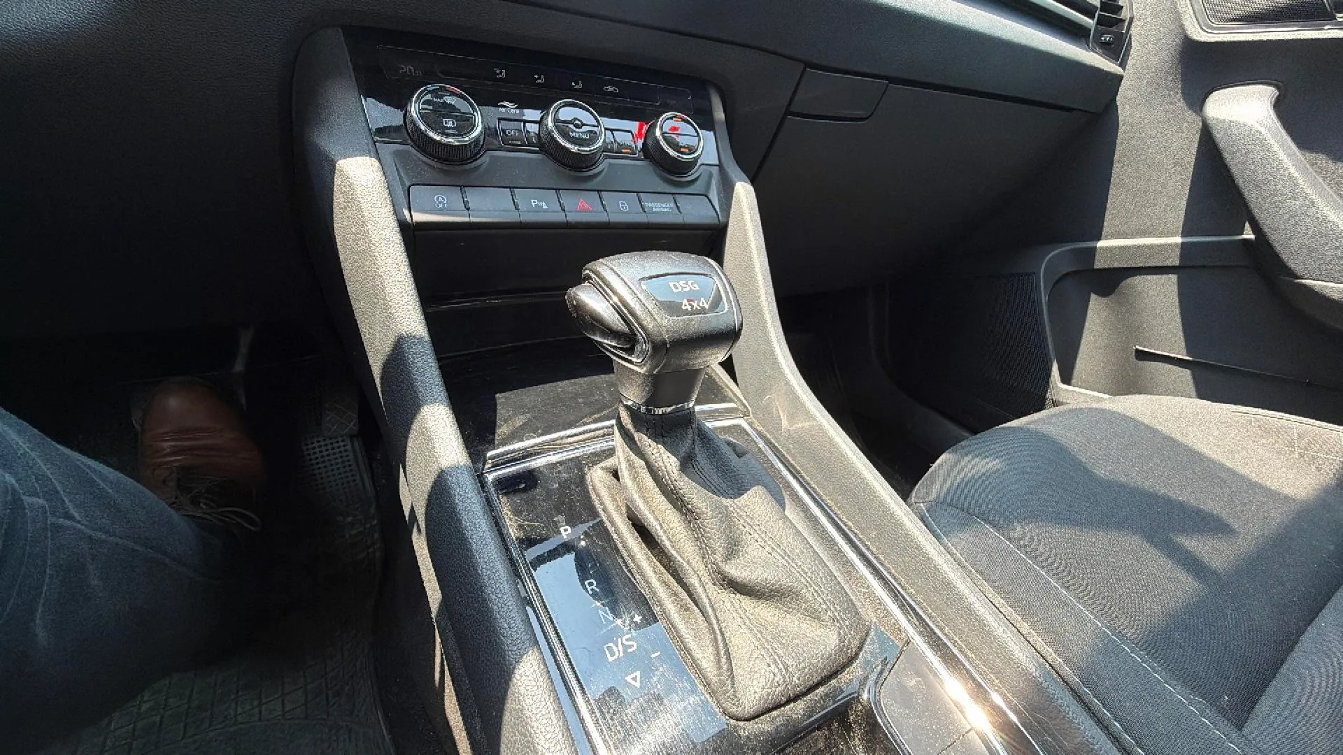 Škoda Karoq 2.0 TDI DSG 4x4 Ambition - foto 14