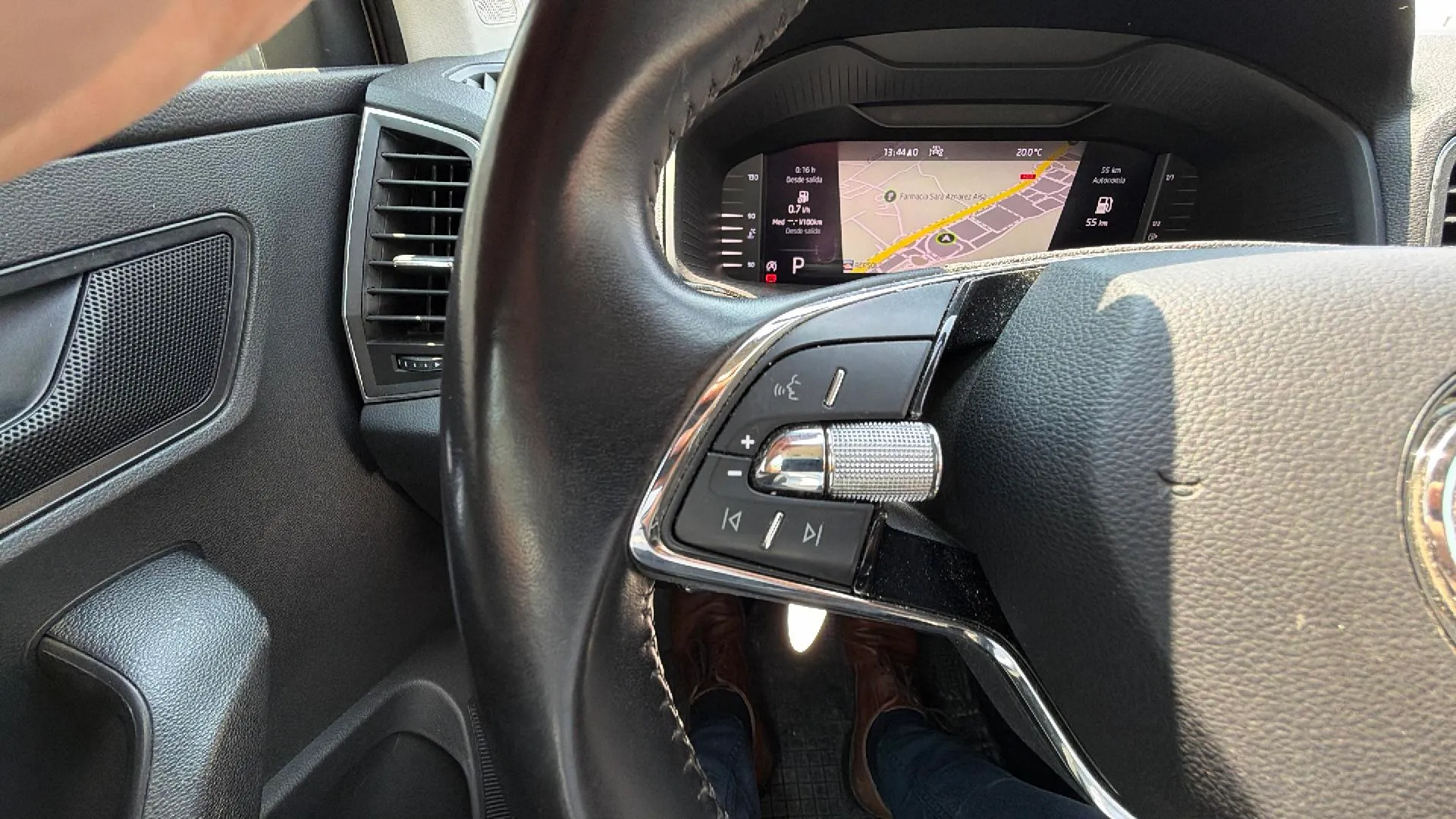 Škoda Karoq 2.0 TDI DSG 4x4 Ambition - foto 16