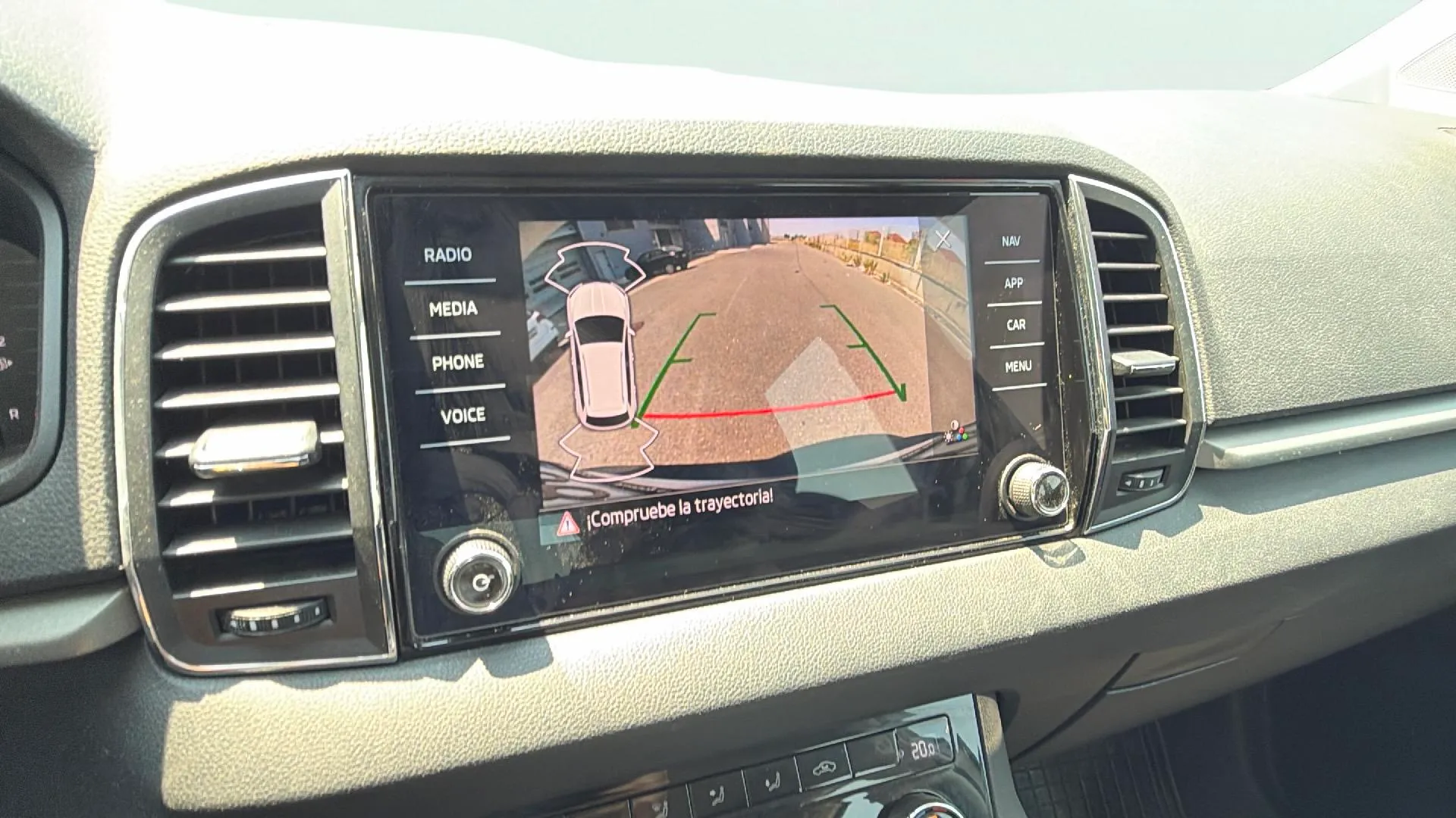 Škoda Karoq 2.0 TDI DSG 4x4 Ambition - foto 12