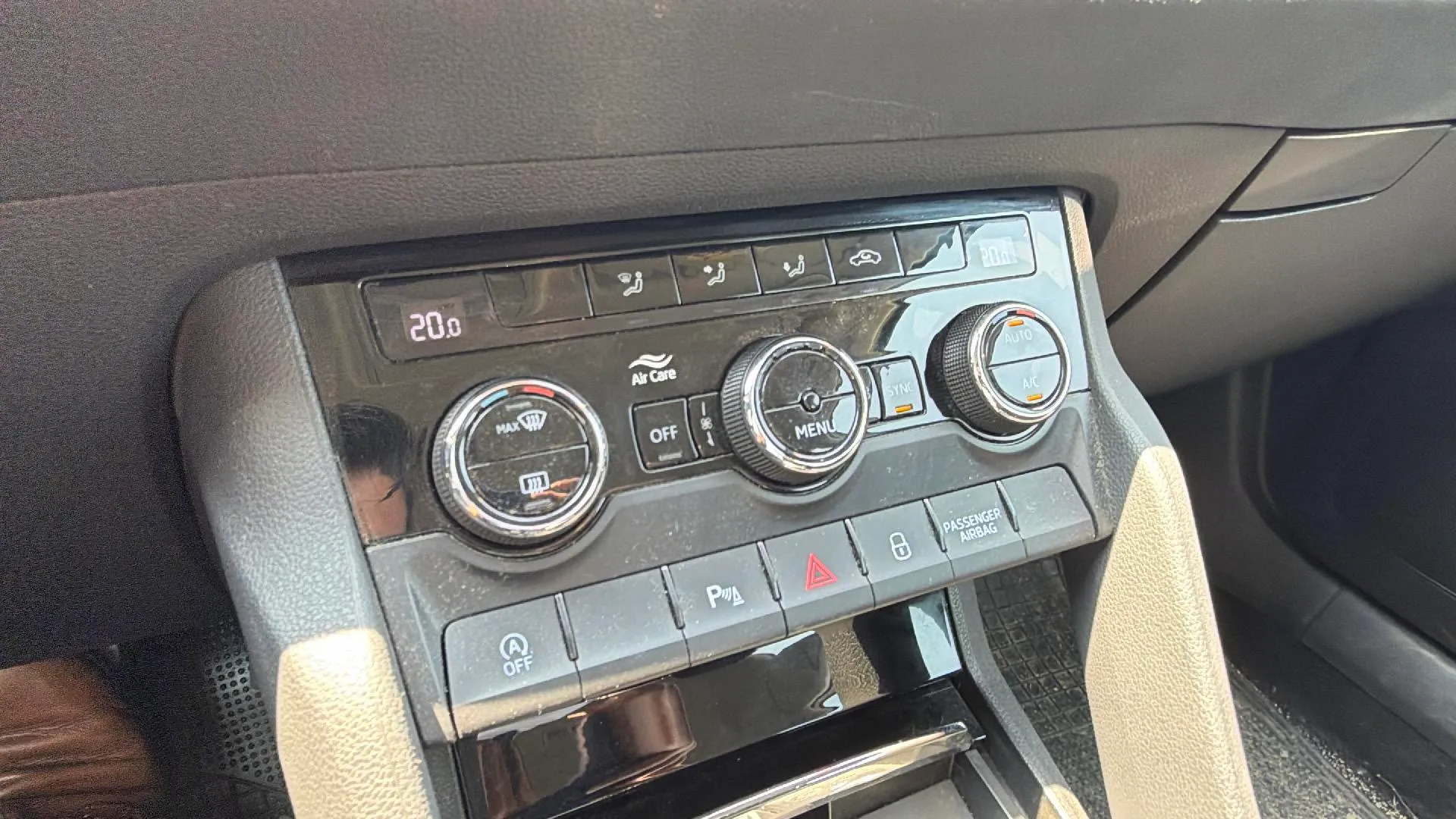 Škoda Karoq 2.0 TDI DSG 4x4 Ambition - foto 13