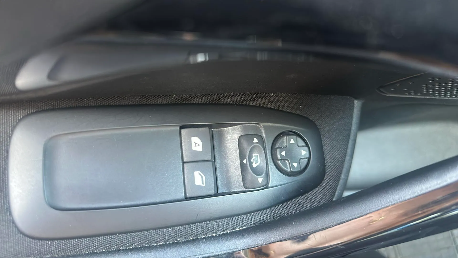 Peugeot 208 Signature BlueHDi - foto 22