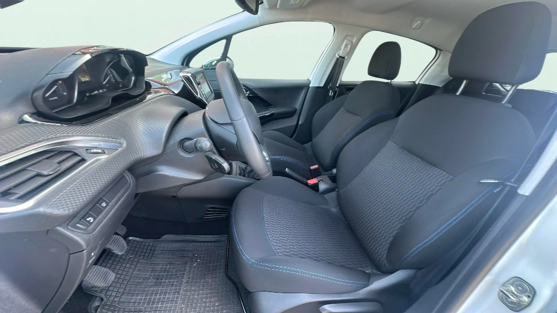 Peugeot 208 Signature BlueHDi - foto 10