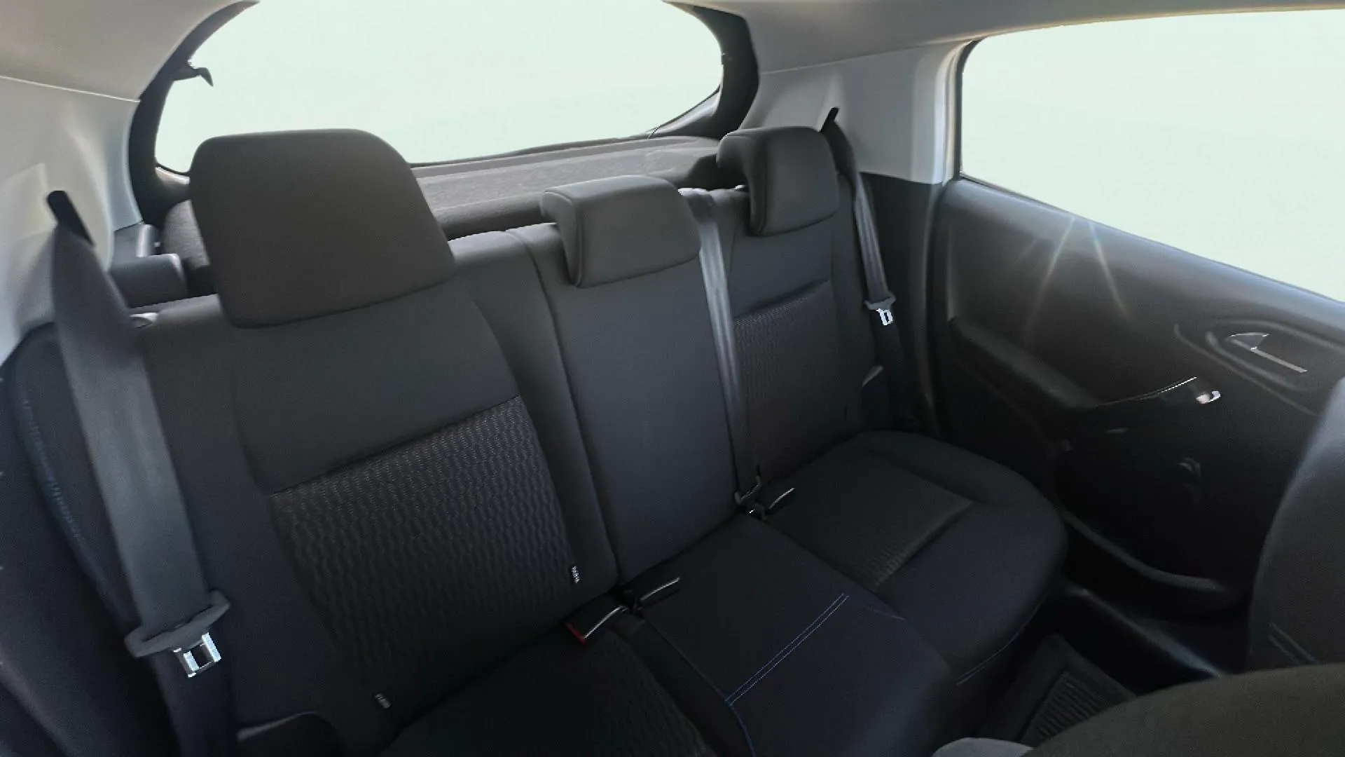 Peugeot 208 Signature BlueHDi - foto 18