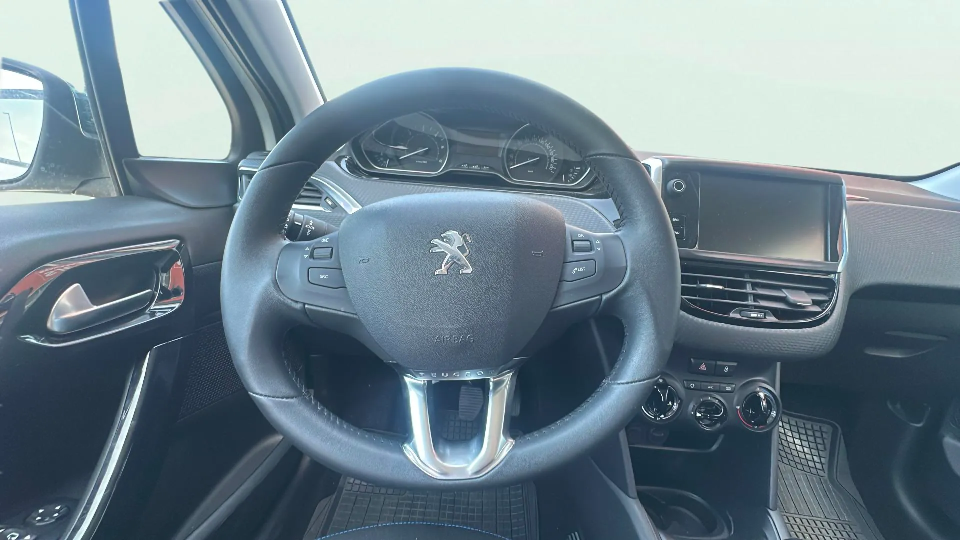 Peugeot 208 Signature BlueHDi - foto 13