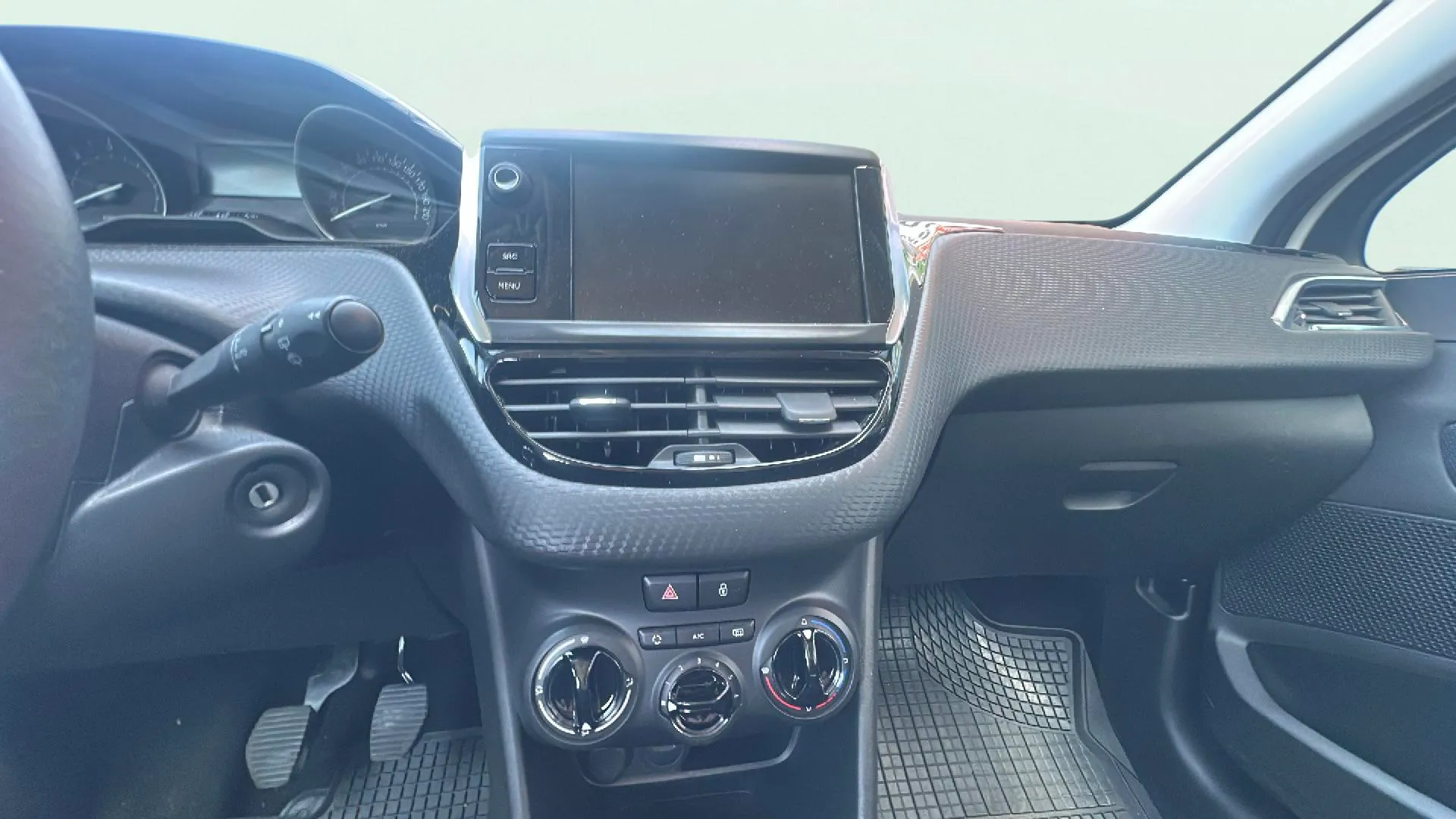 Peugeot 208 Signature BlueHDi - foto 12