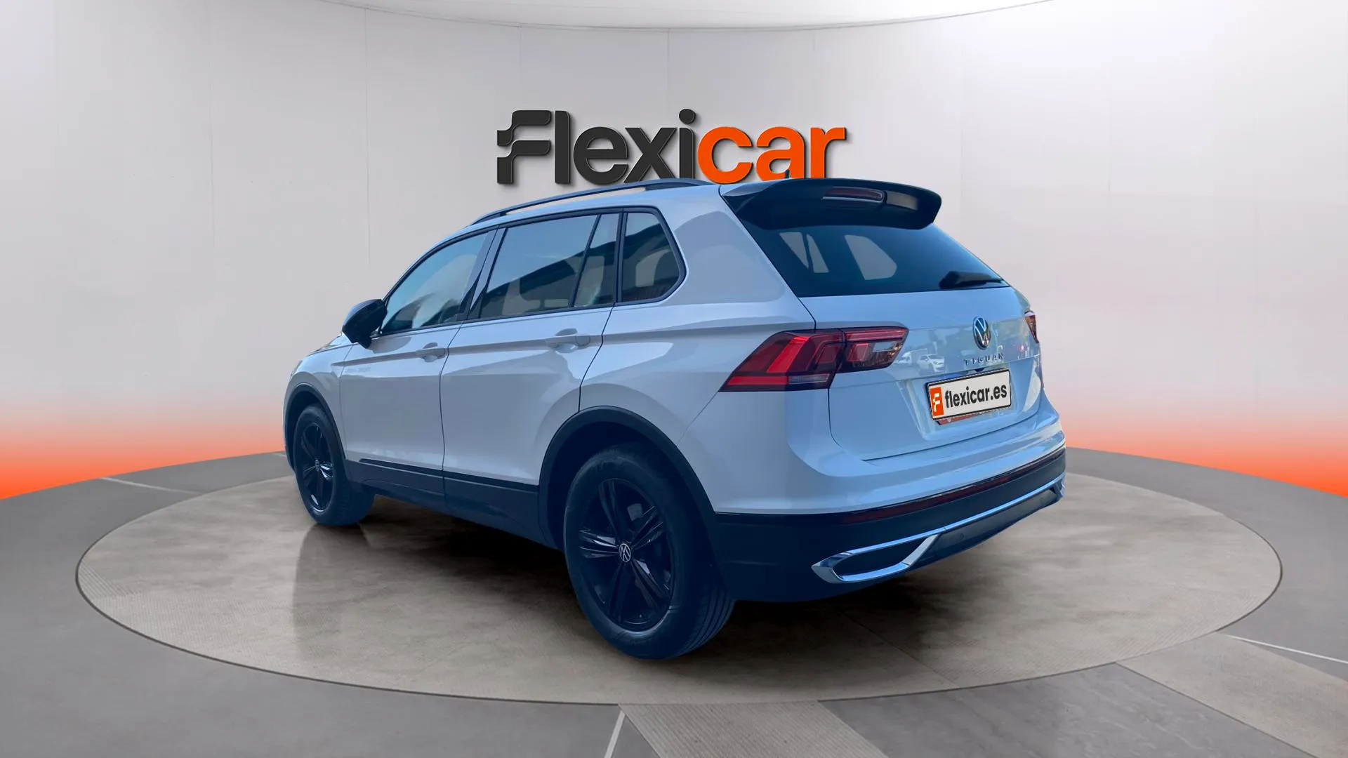 Volkswagen Tiguan Urban Sport 2.0 TDI DSG - foto 8
