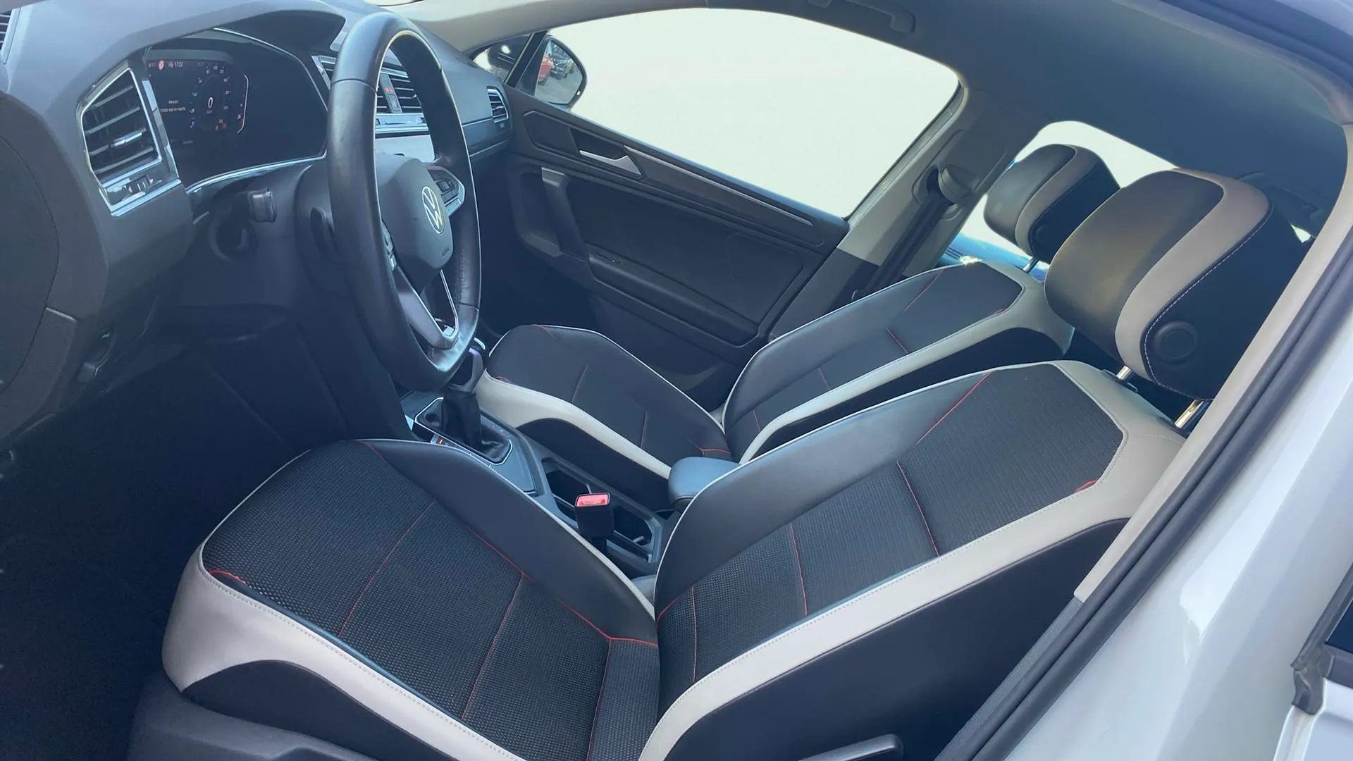 Volkswagen Tiguan Urban Sport 2.0 TDI DSG - foto 11